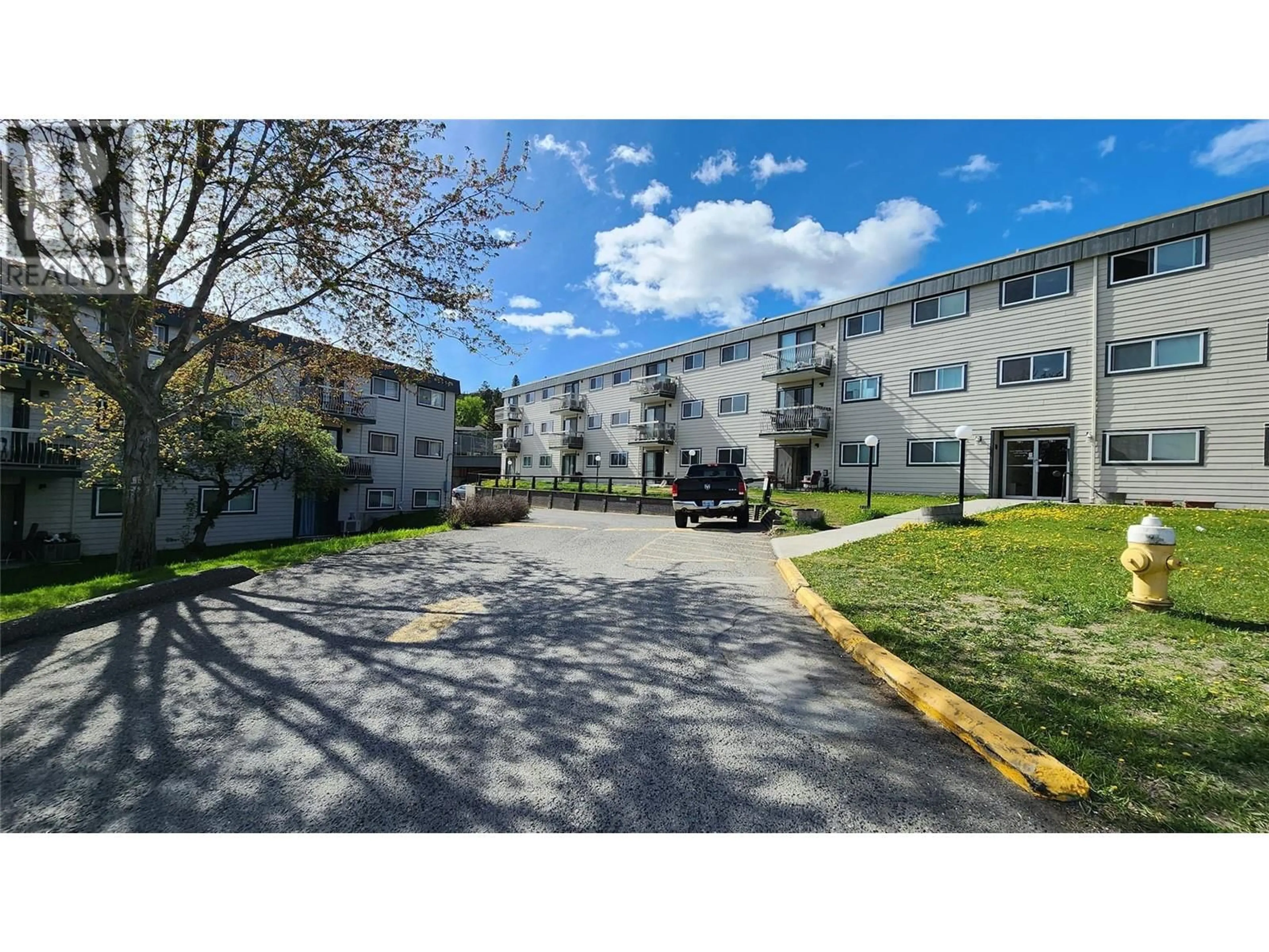 Patio, street for 1595 Summit Drive Unit# 4, Kamloops British Columbia V2E1E9