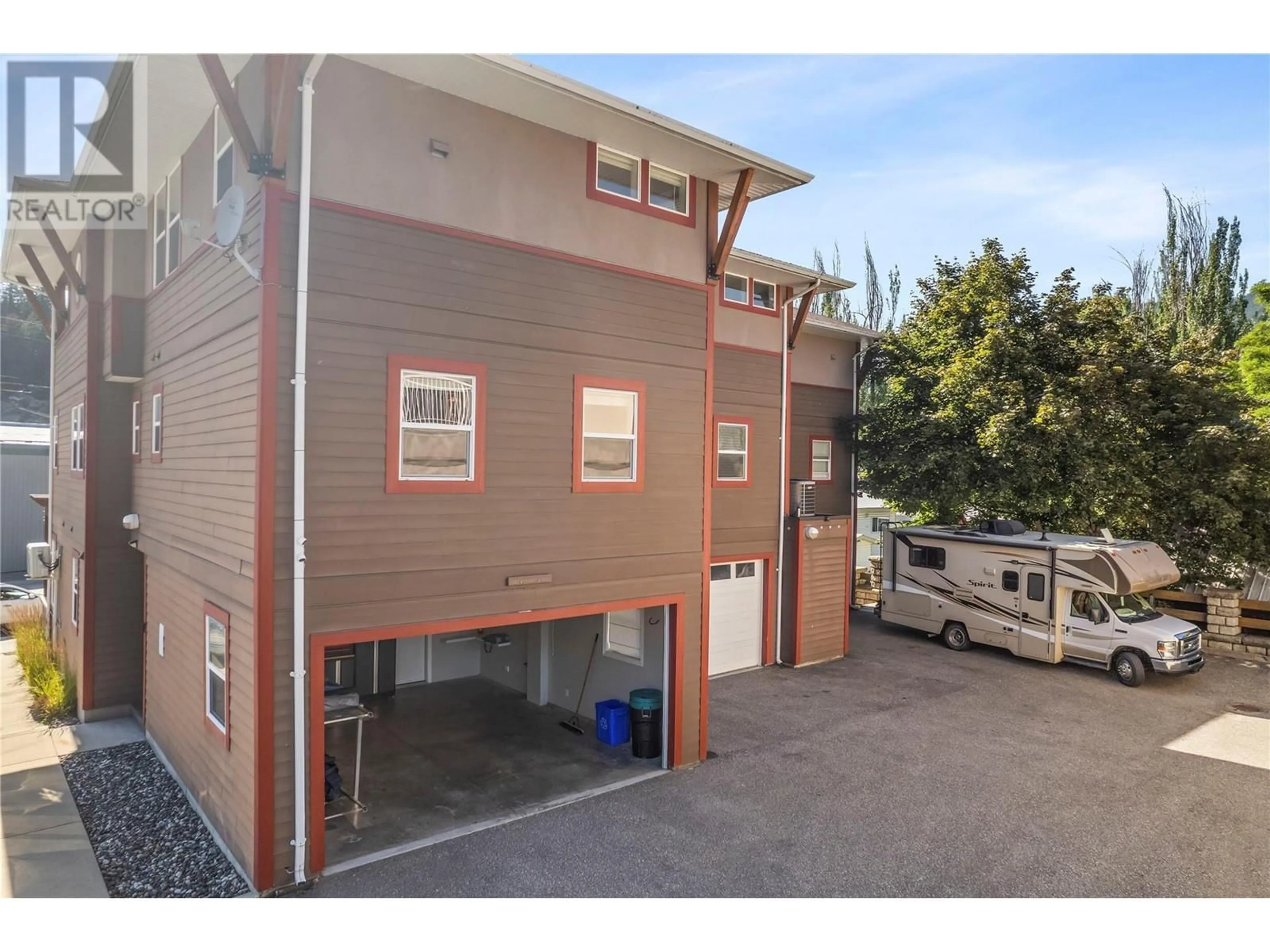 Indoor garage for 1209 Riverside Avenue Unit# F, Sicamous British Columbia V0E2V0