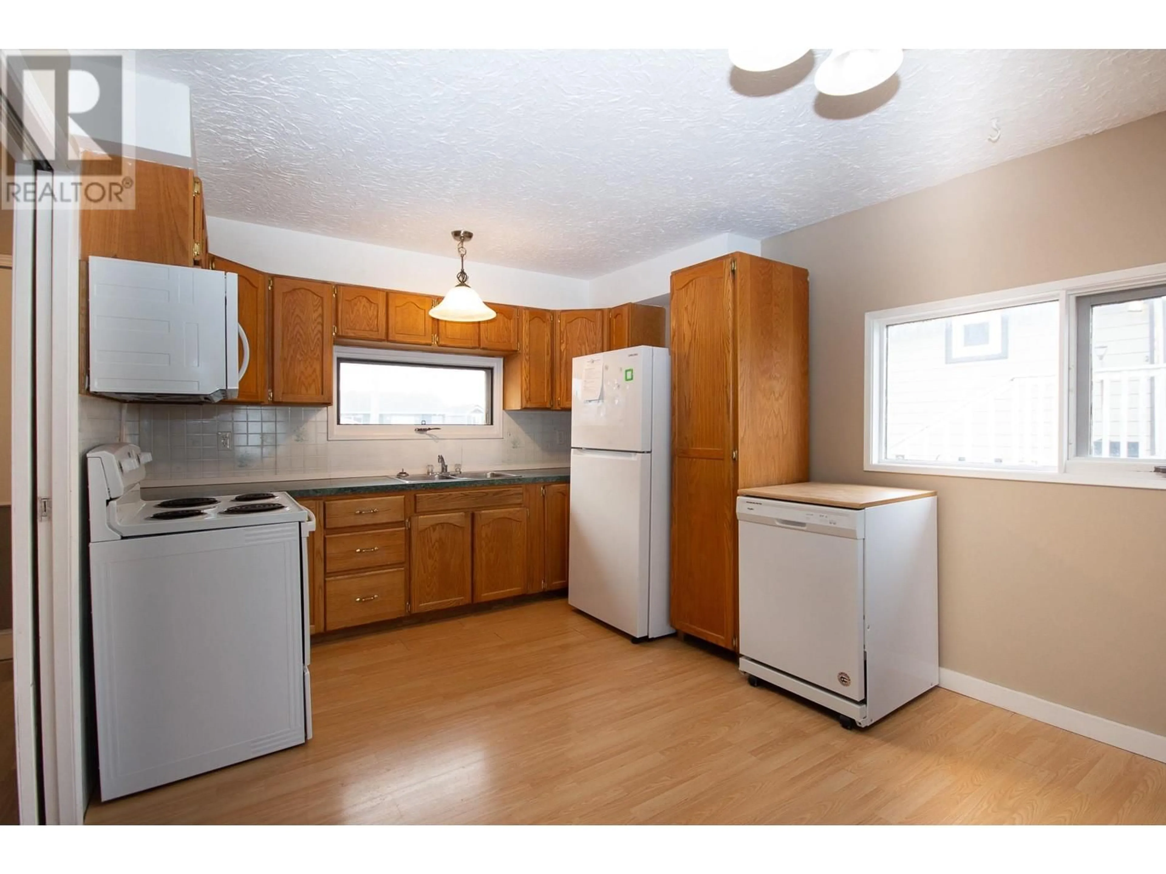 Standard kitchen, wood/laminate floor for 505 96A Avenue, Dawson Creek British Columbia V1G1M5