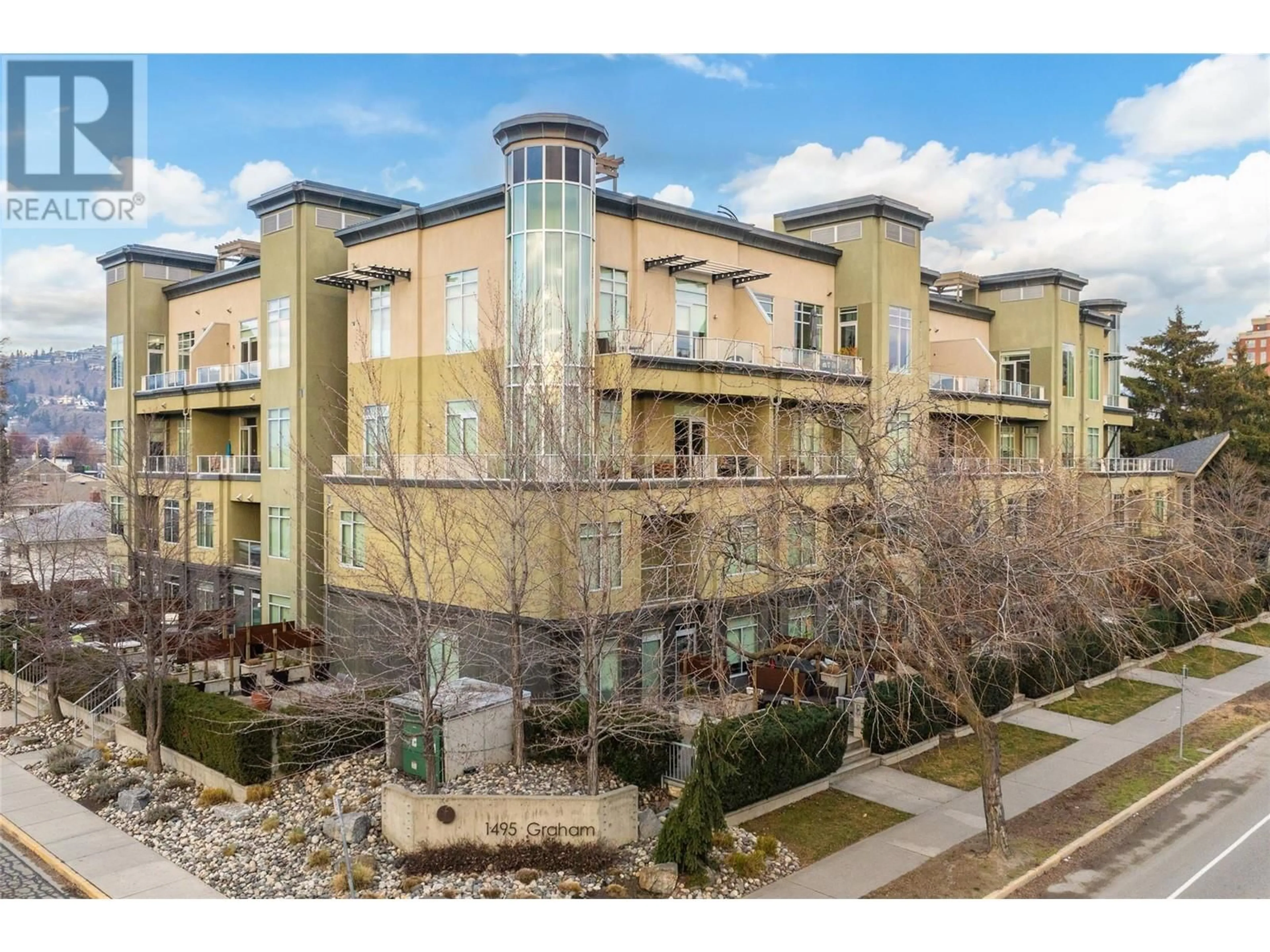 A pic from outside/outdoor area/front of a property/back of a property/a pic from drone, unknown for 1495 Graham Street Unit# 406, Kelowna British Columbia V1Y3B2