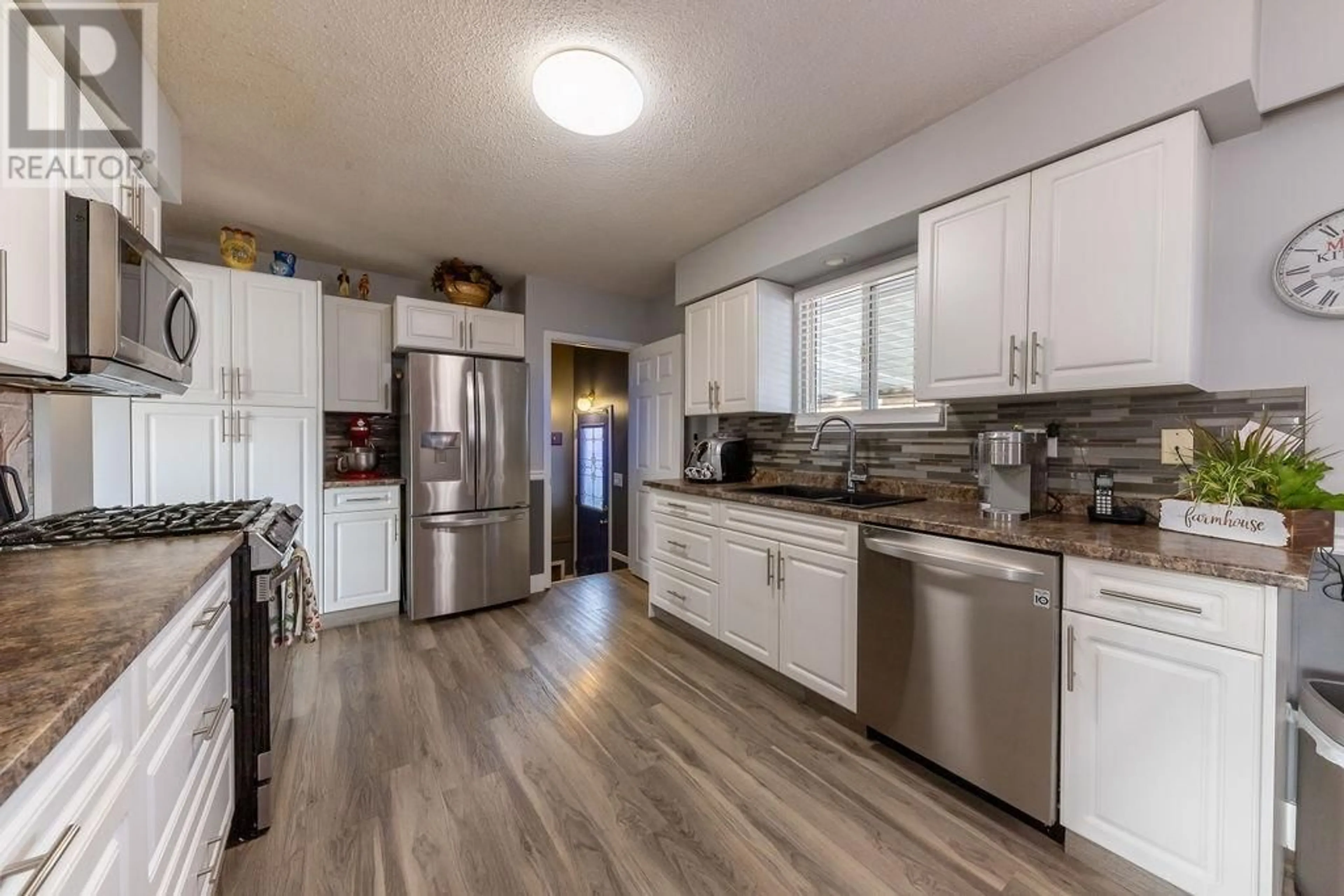 Open concept kitchen, unknown for 918 CRANBROOK PLACE, Kamloops British Columbia V2B2A8