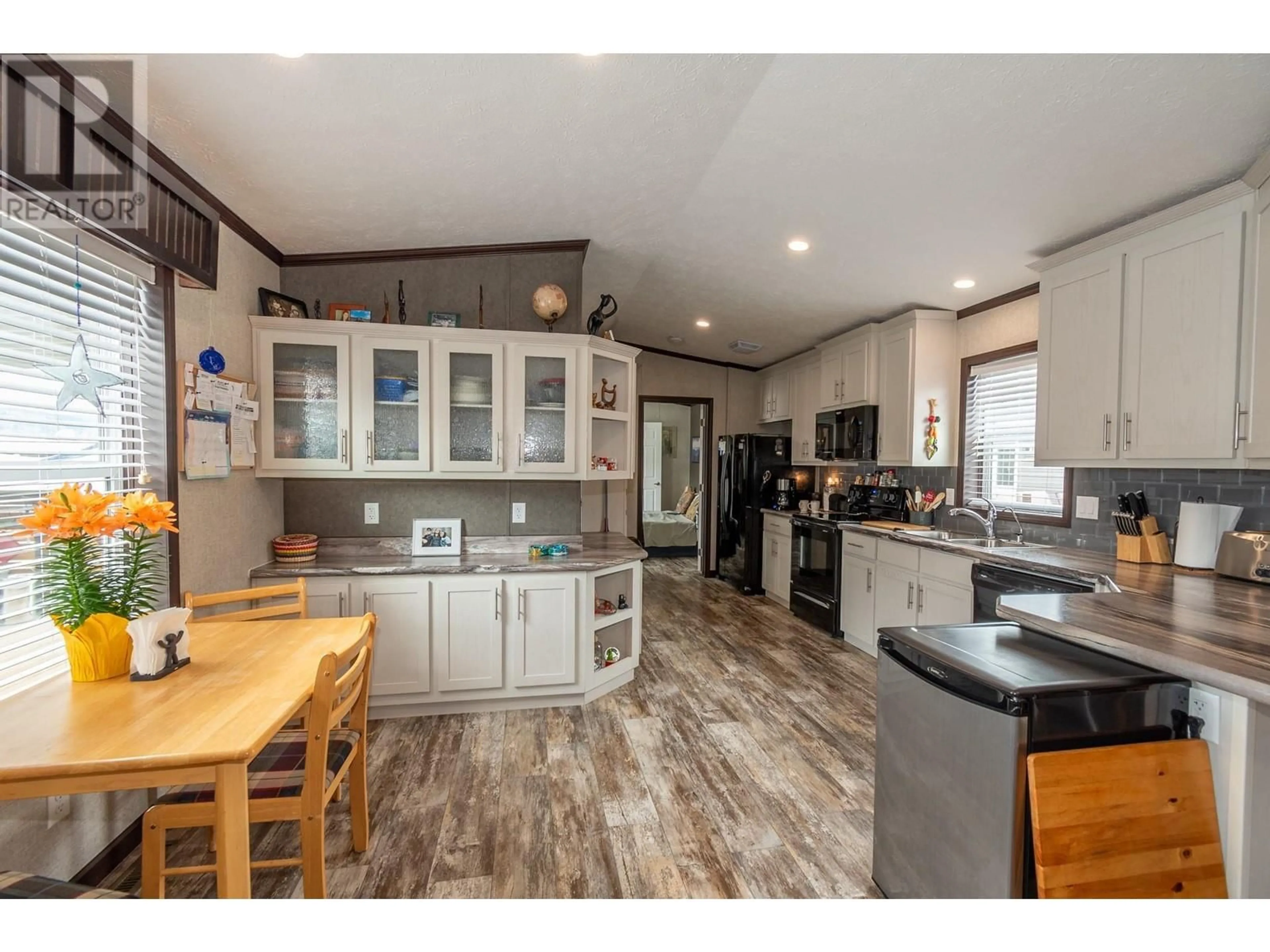Open concept kitchen, unknown for 8 - 61 ANTOINE ROAD, Vernon British Columbia V1H2A1
