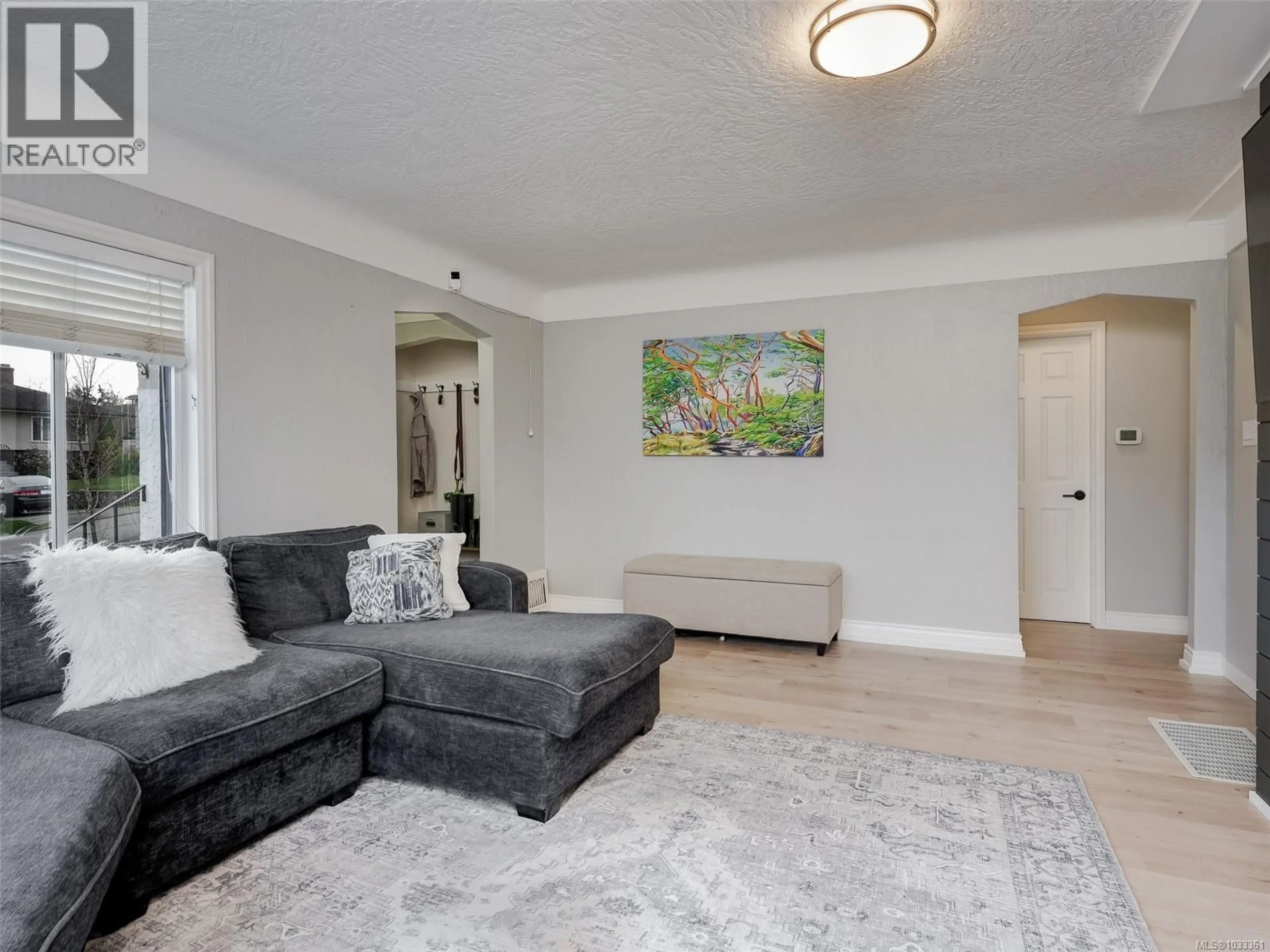 Living room with furniture, unknown for 3044 AUSTIN AVENUE, Saanich British Columbia V9A2L2