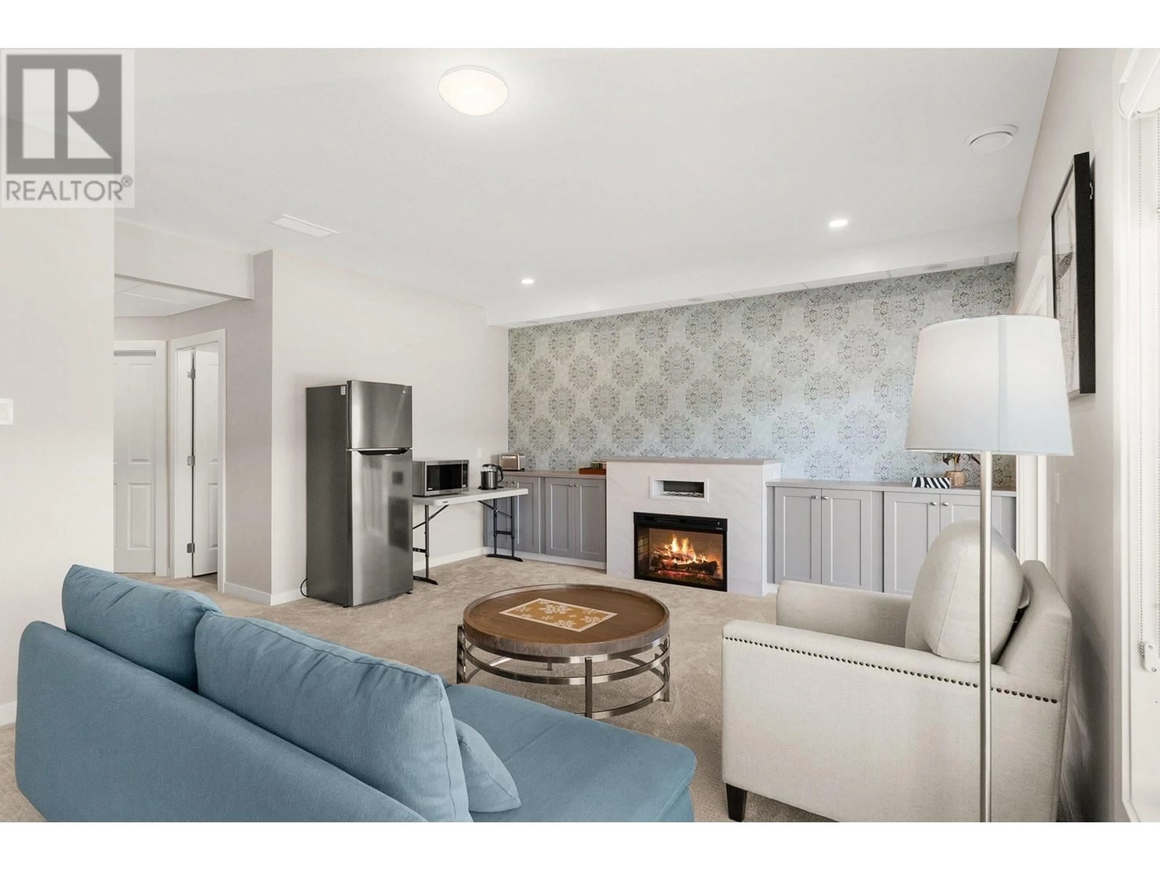 Living room with furniture, ceramic/tile floor for 671 YORKVILLE STREET, Kelowna British Columbia V1V0A9