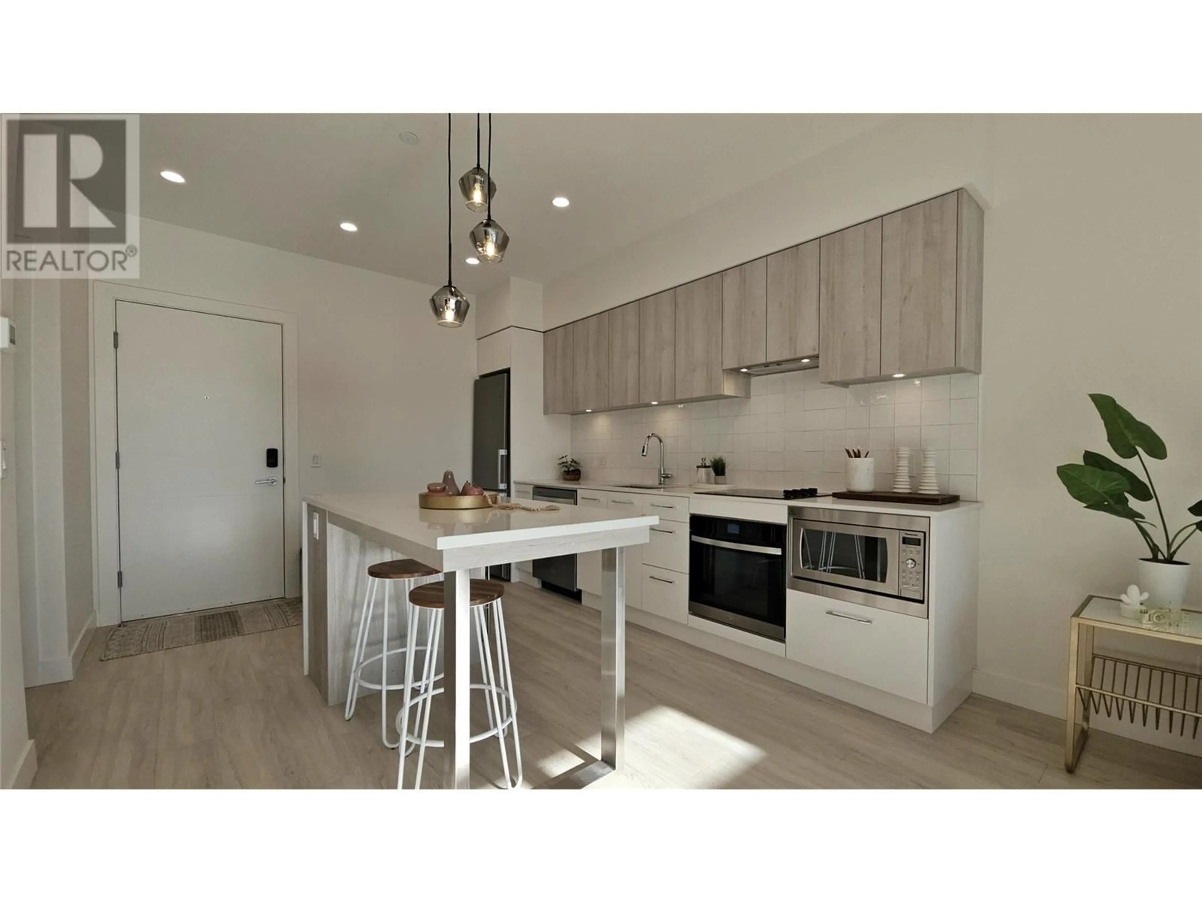 Pool for 104 - 3699 CAPOZZI ROAD, Kelowna British Columbia V1W0G3