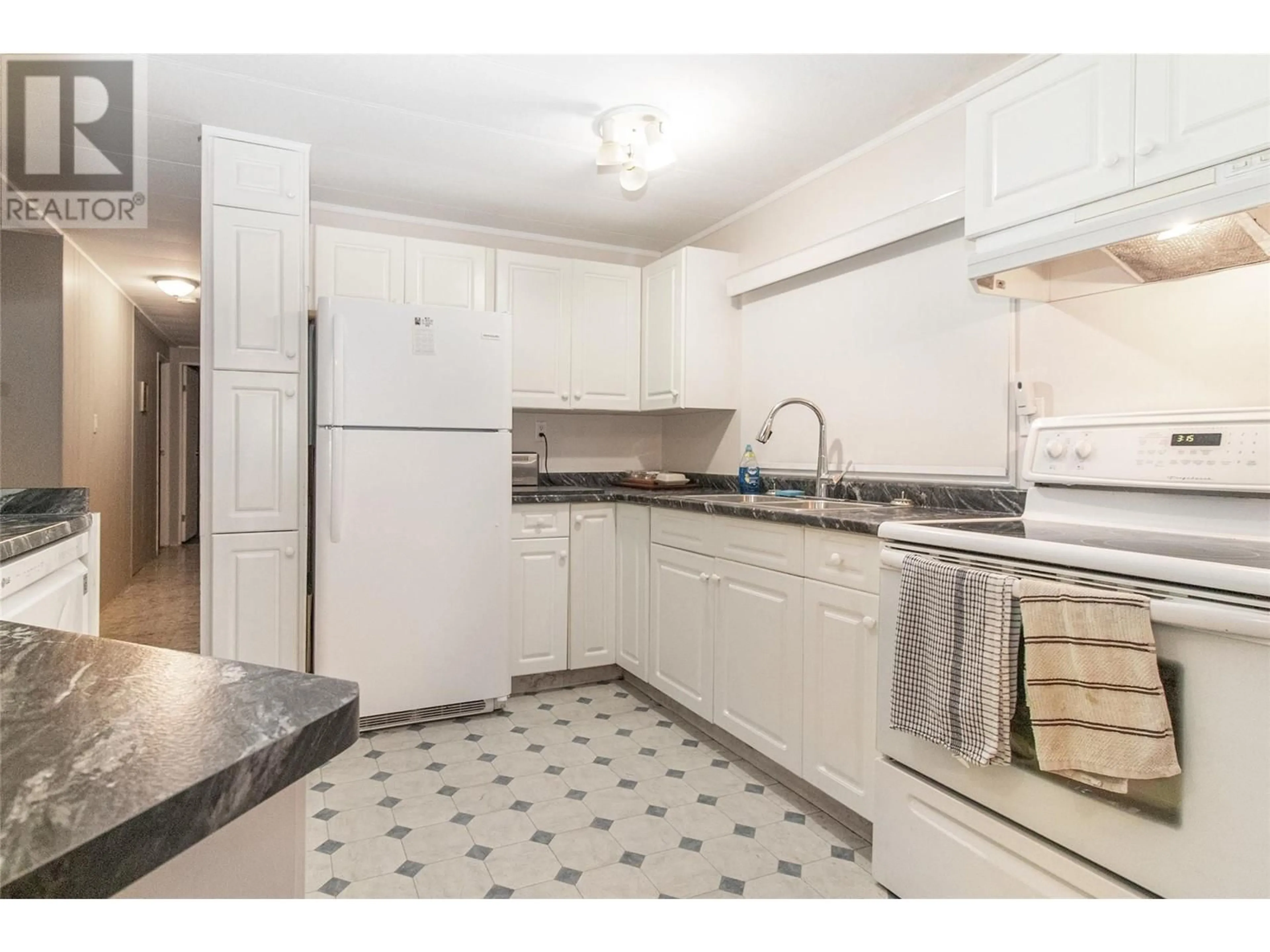 Standard kitchen, unknown for 22 - 5432 CHIDLEY ROAD, Peachland British Columbia V0H1X5