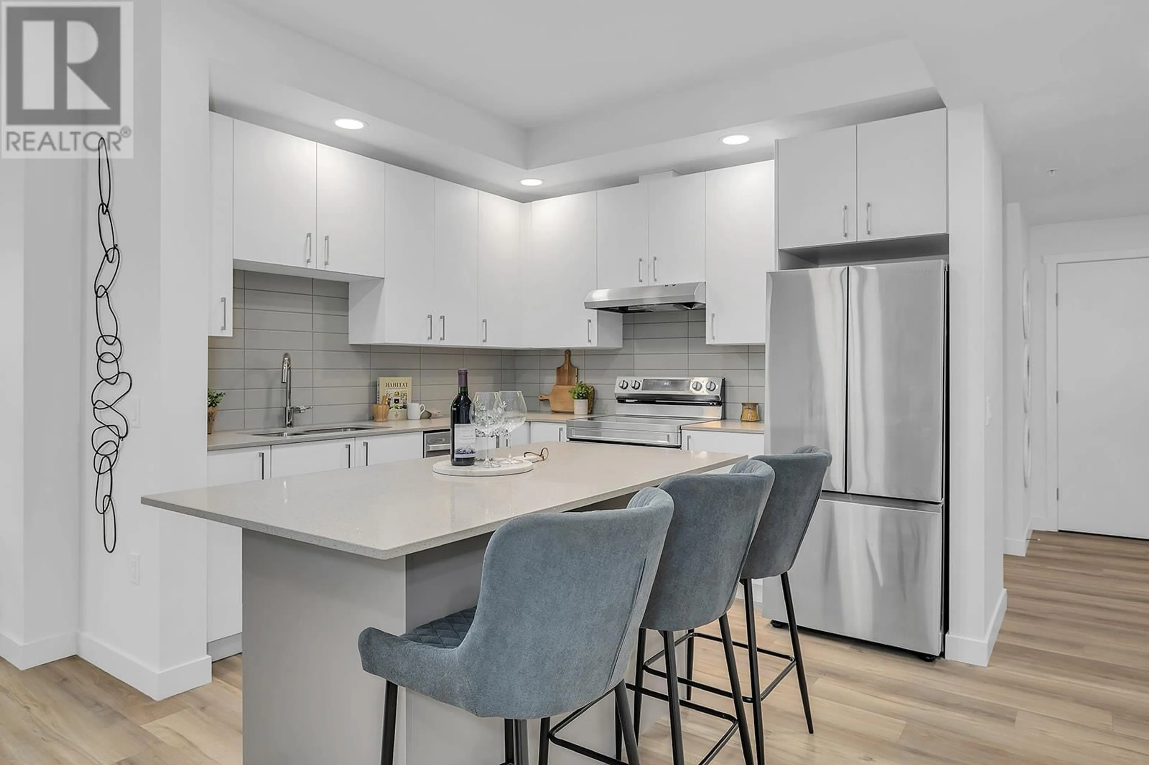 Open concept kitchen, unknown for 1057 Frost Road Unit# 201, Kelowna British Columbia V1Y6G1