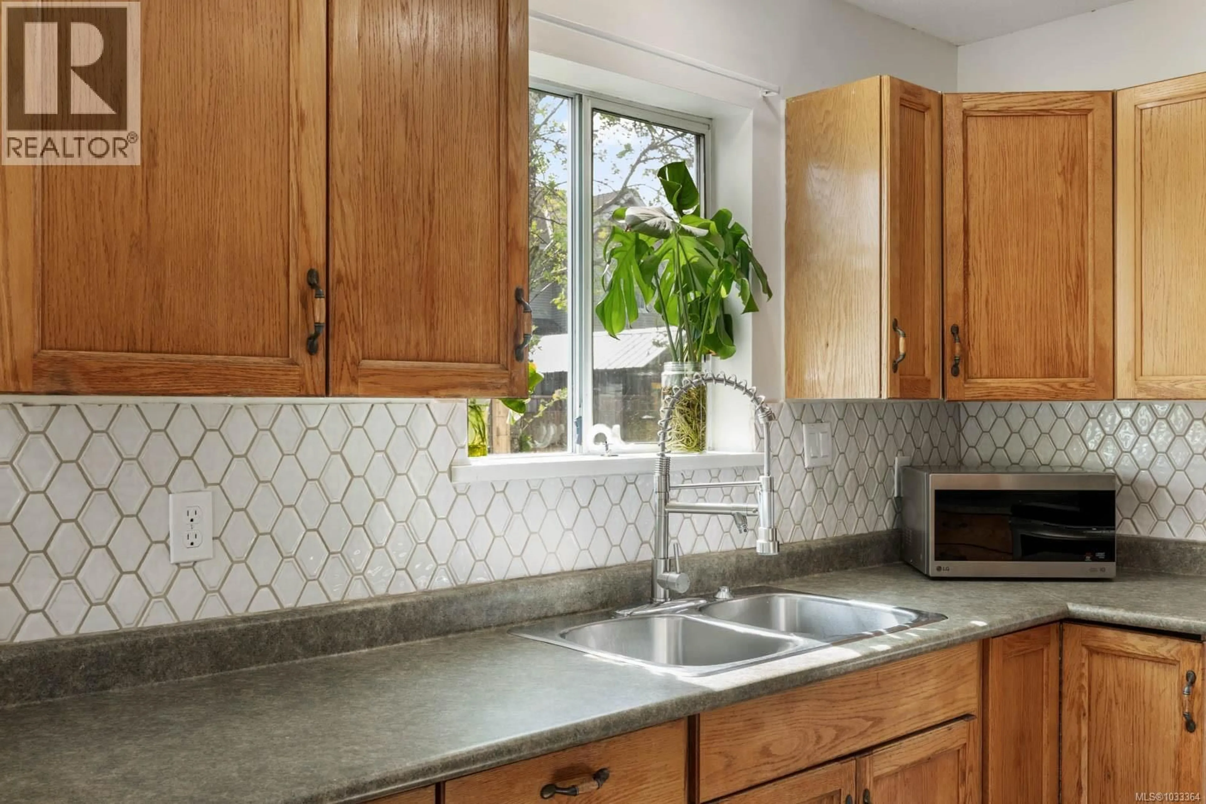 Standard kitchen, ceramic/tile floor for B - 345 MENZIES AVENUE, Courtenay British Columbia V9N3C2