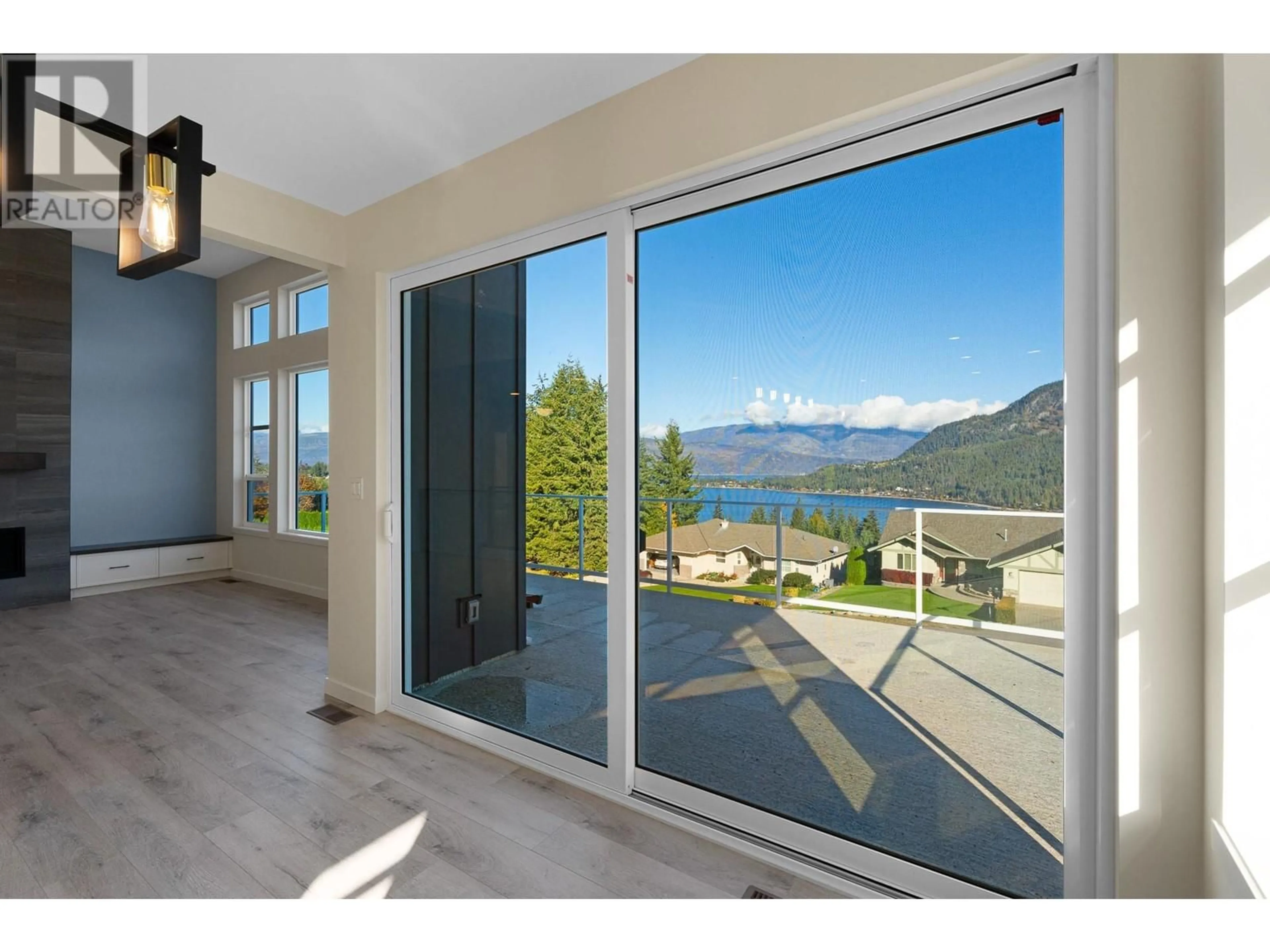 Indoor entryway for 2594 Grand View Place, Blind Bay British Columbia V0E1H2