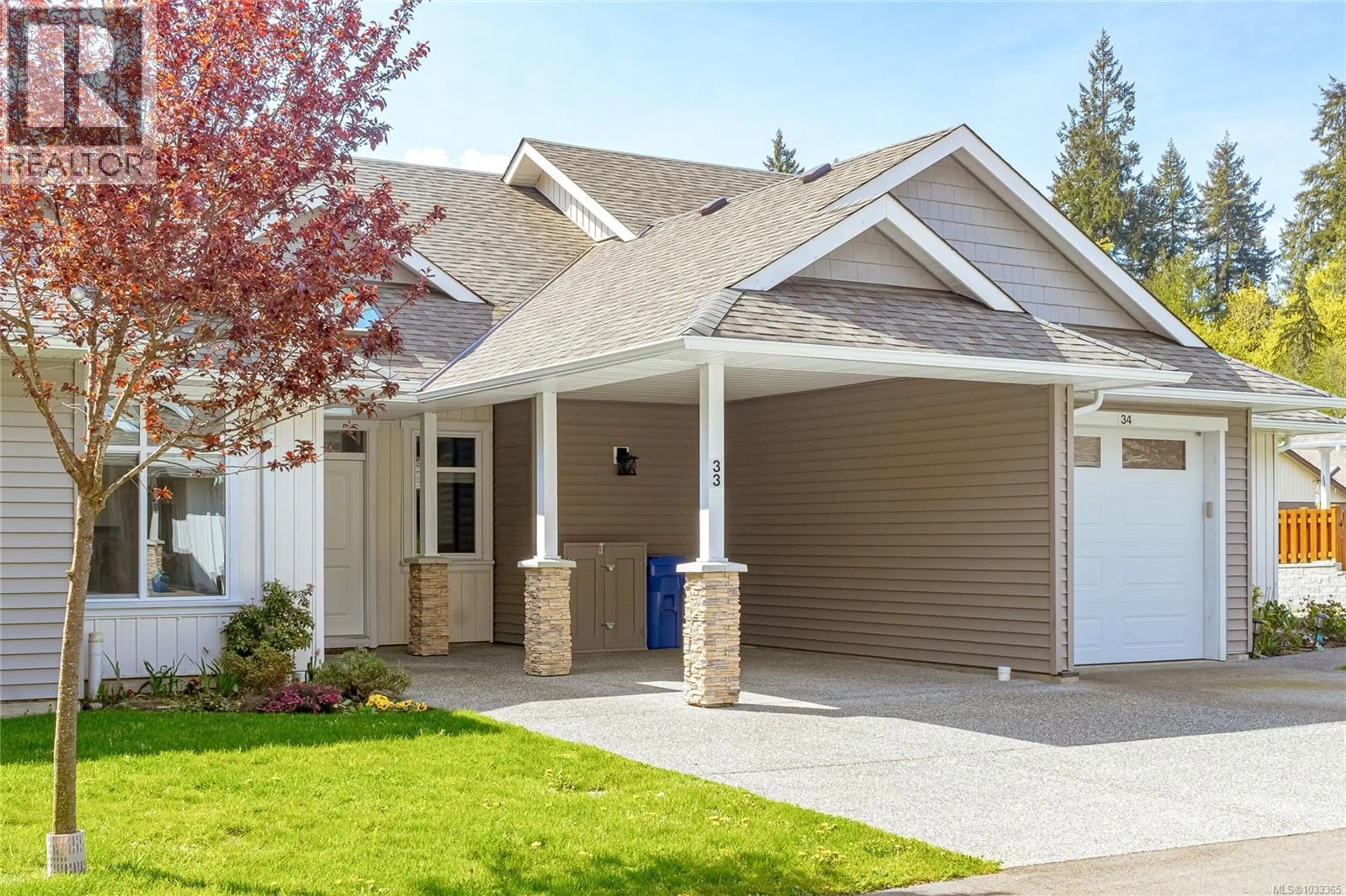 Home with vinyl exterior material, street for 33 - 300 GROSSKLEG WAY, Lake Cowichan British Columbia V0R2G1