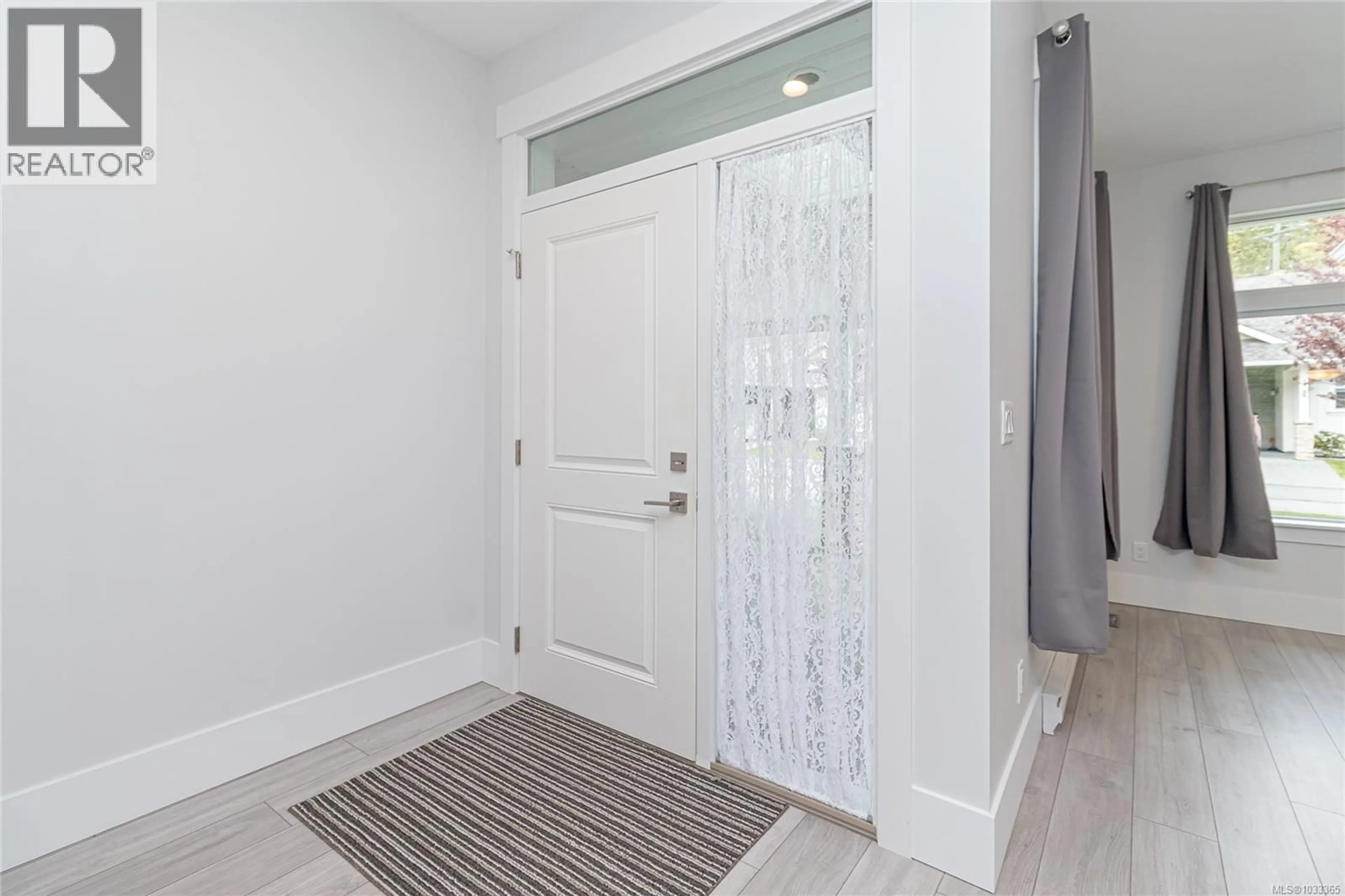 Indoor entryway for 33 - 300 GROSSKLEG WAY, Lake Cowichan British Columbia V0R2G1