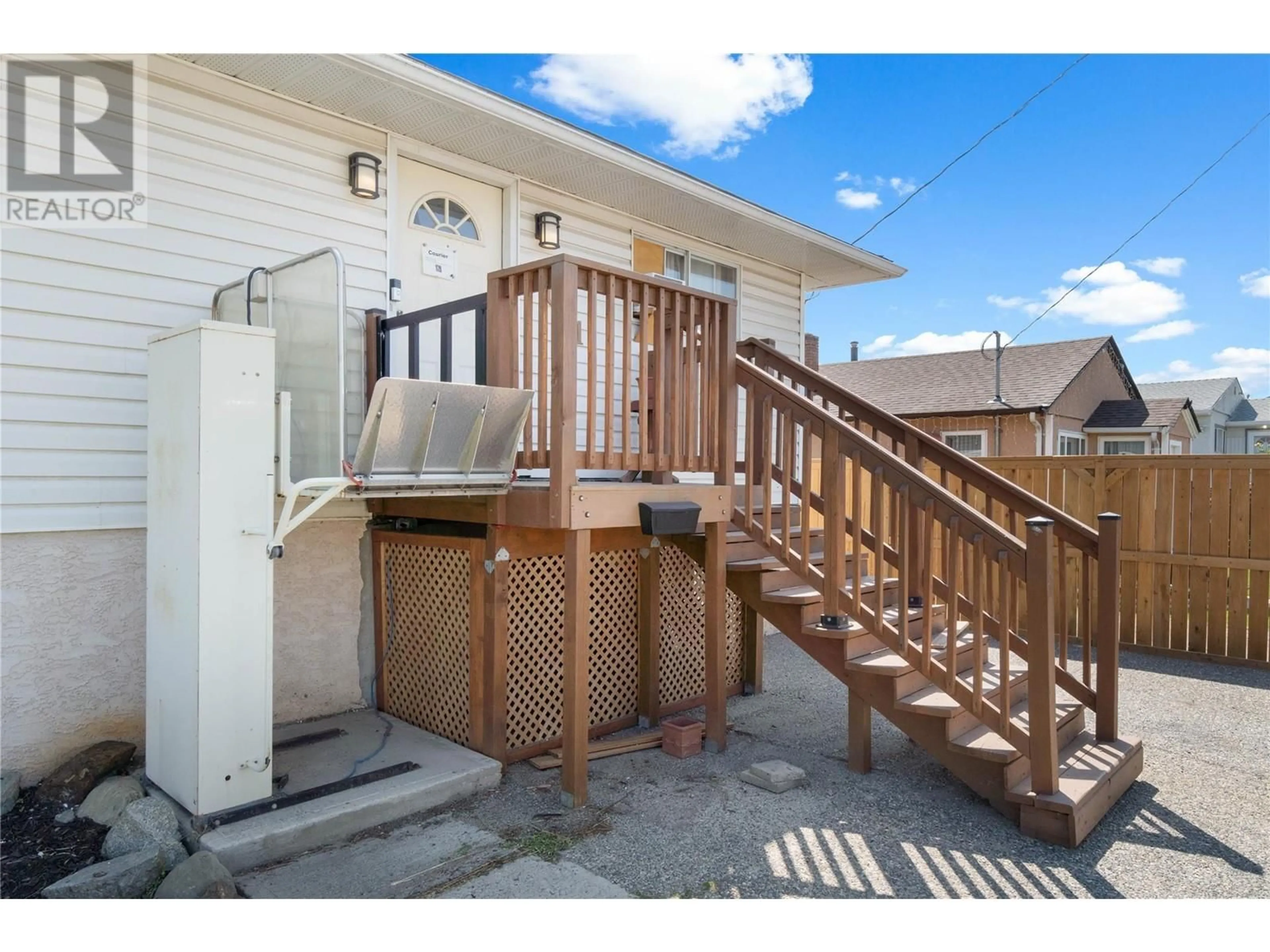 Patio, street for 1011 SURREY Avenue, Kamloops British Columbia V2B1R2