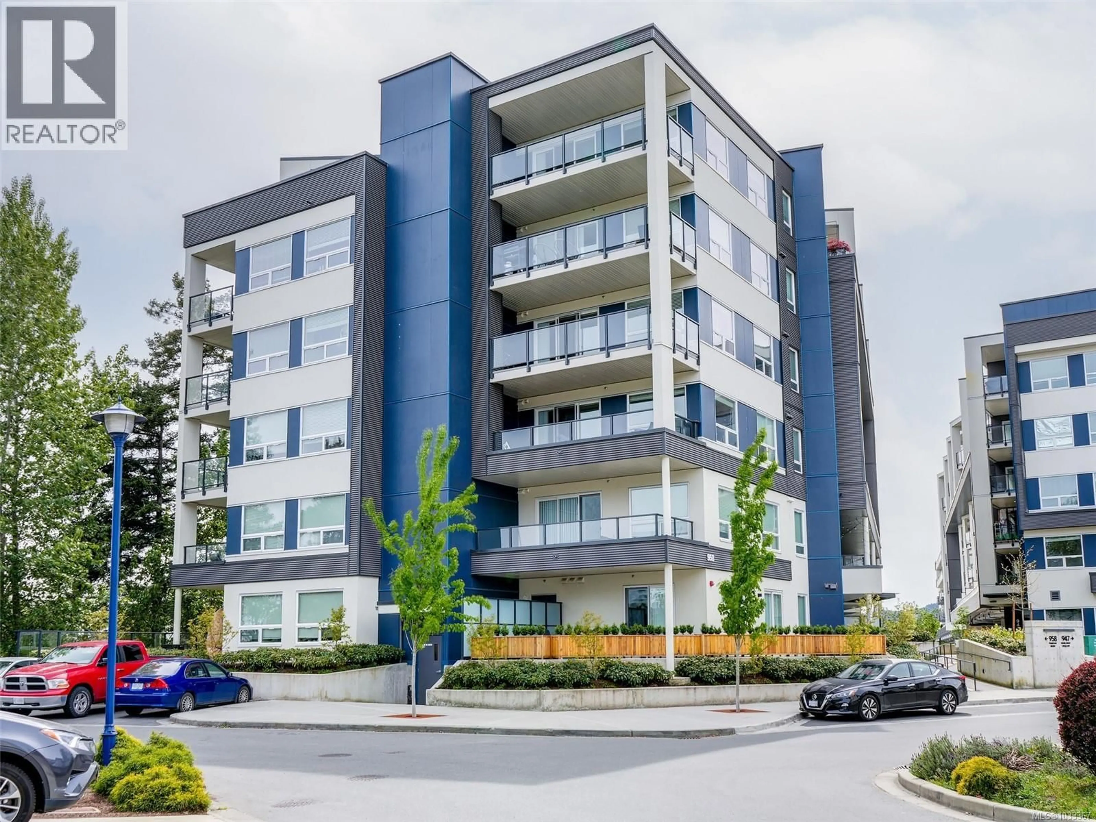 Home with vinyl exterior material, building for 607 - 958 PHAROAH MEWS, Langford British Columbia V9B7A1