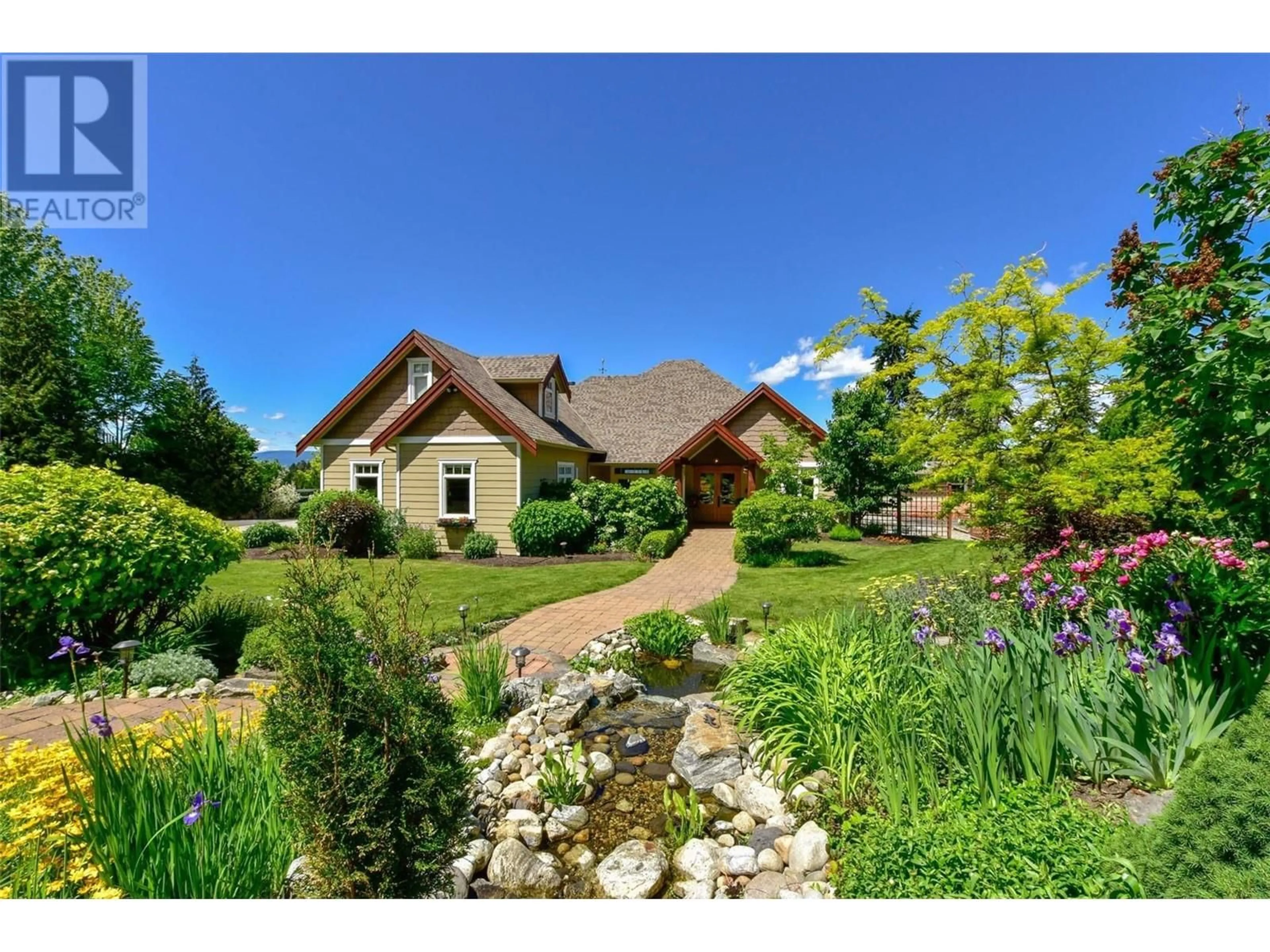 A pic from outside/outdoor area/front of a property/back of a property/a pic from drone, unknown for 3672 LUXMOORE ROAD, Kelowna British Columbia V1W4C7