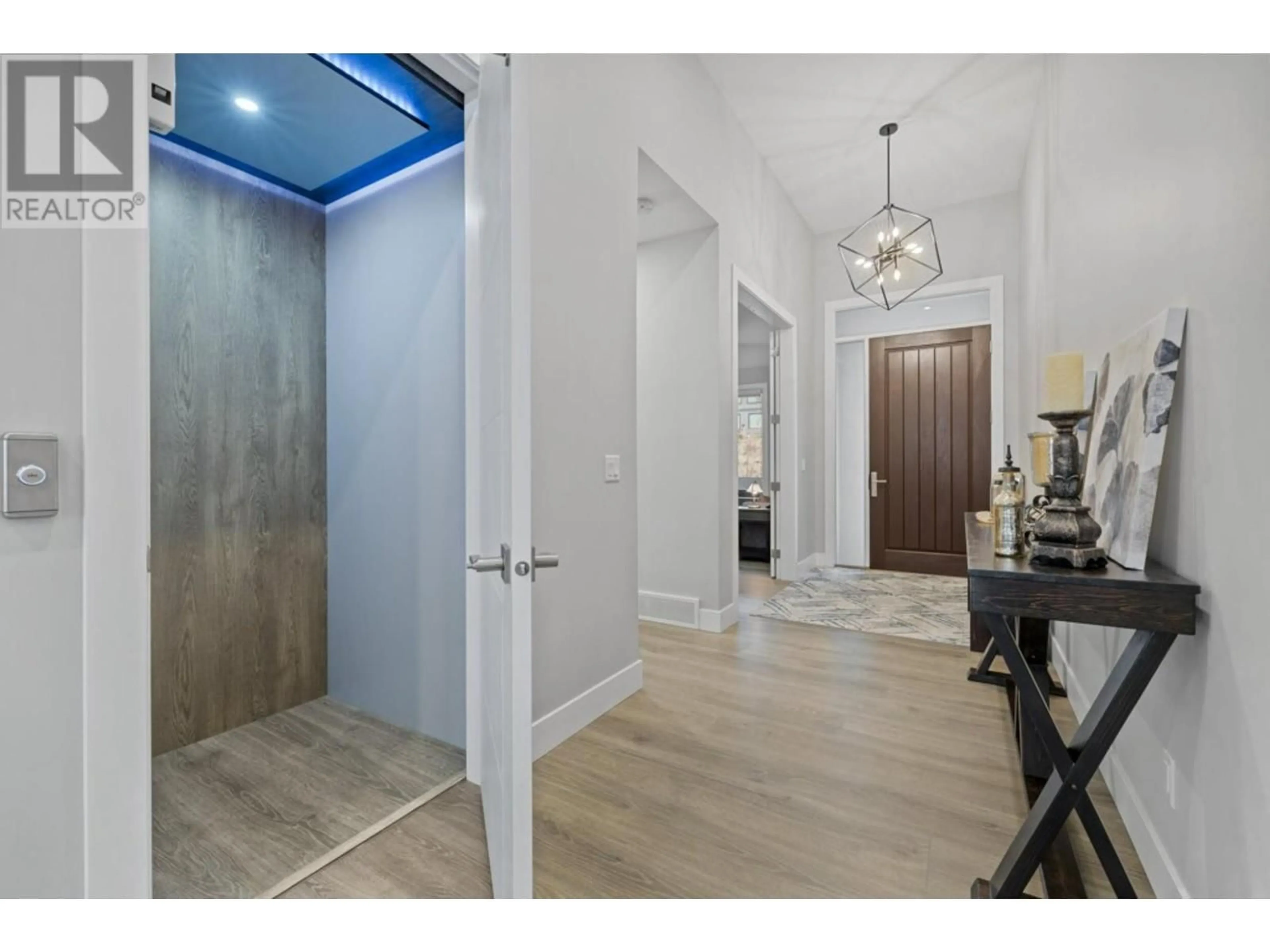 Indoor entryway for 2505 Tallus Heights Drive, West Kelowna British Columbia V4T3M2