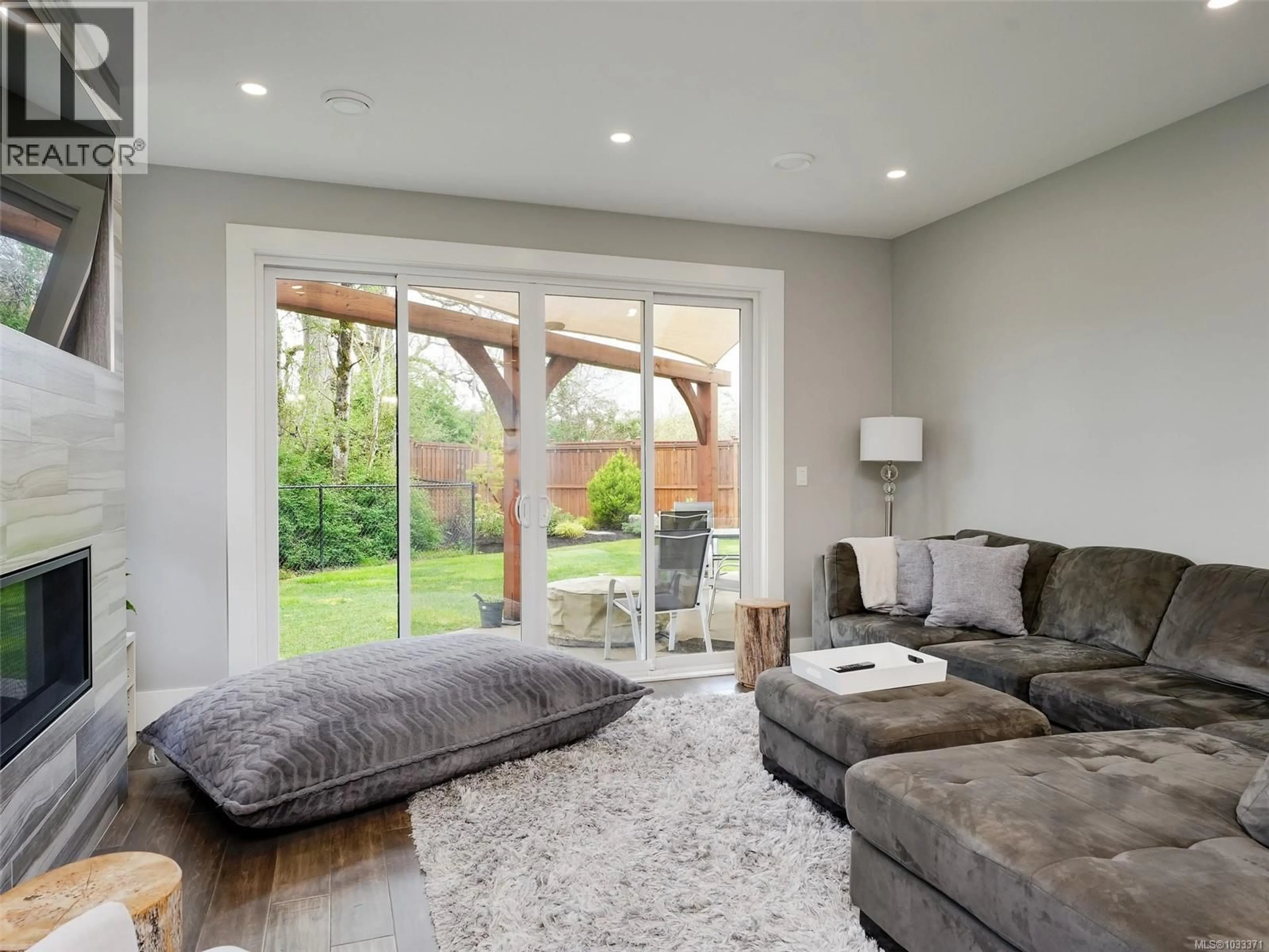 Living room with furniture, unknown for 4154 JAGAT PLACE, Saanich British Columbia V8X5H3