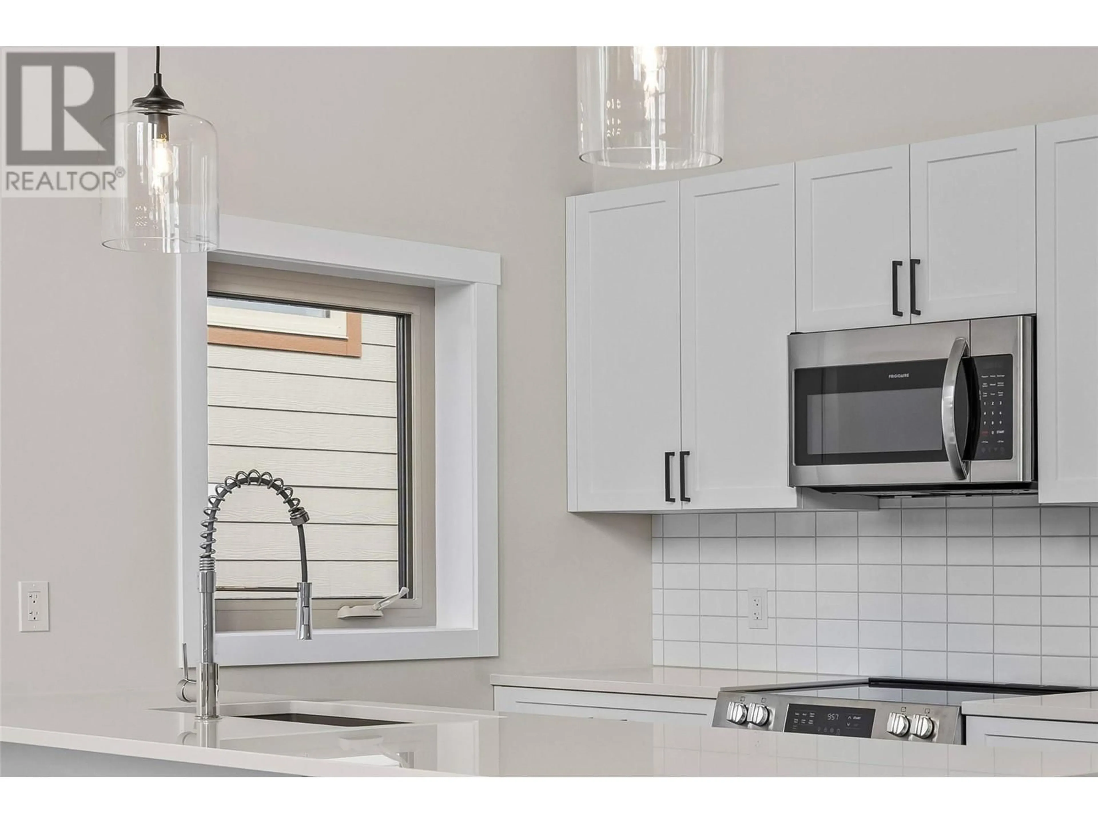 Open concept kitchen, wood/laminate floor for 46 - 4926 TIMBER RIDGE ROAD, Windermere British Columbia V0B1L0