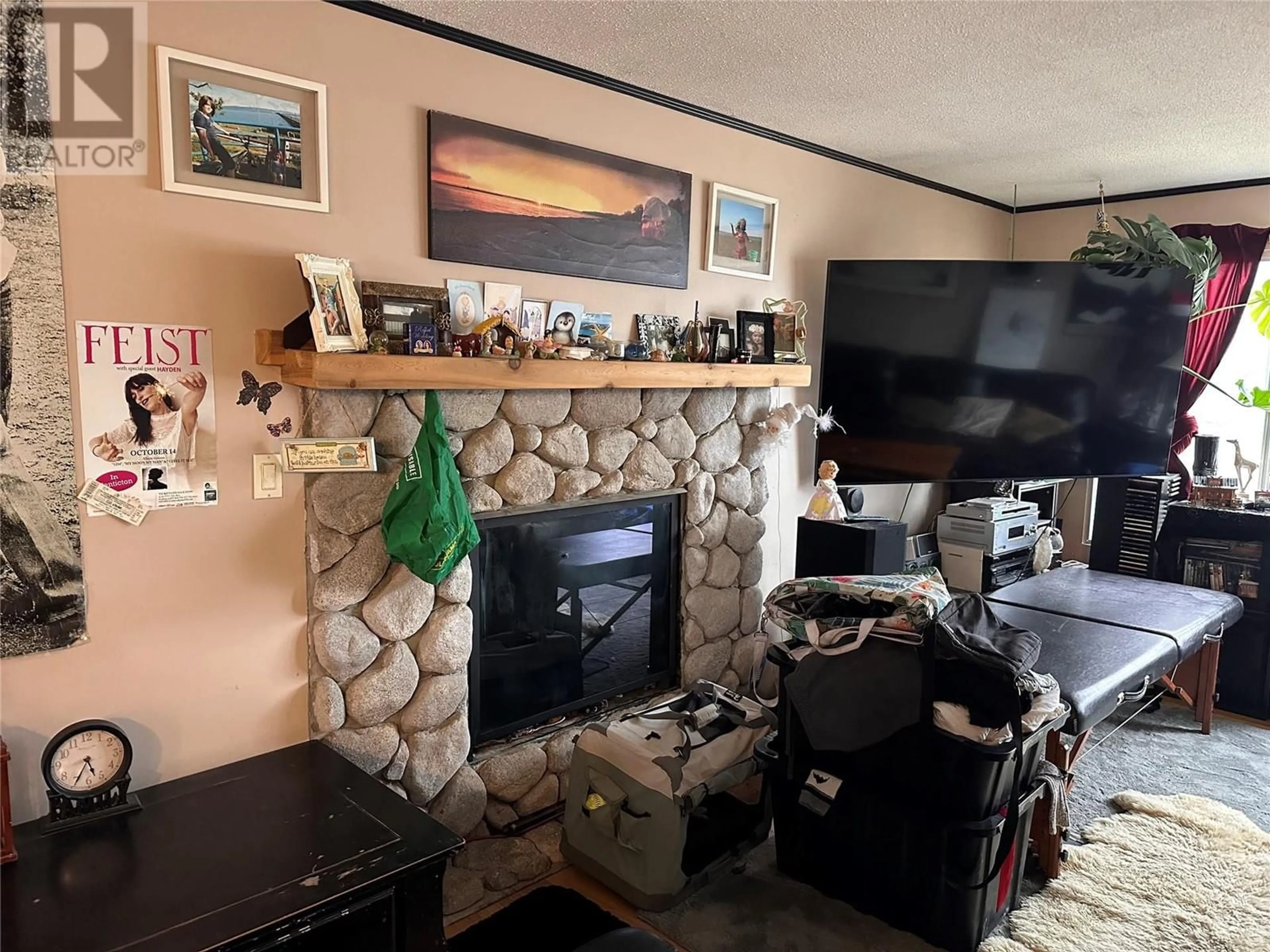 A pic of a room for 920 PITCAIRN COURT, Kelowna British Columbia V1Y4E5