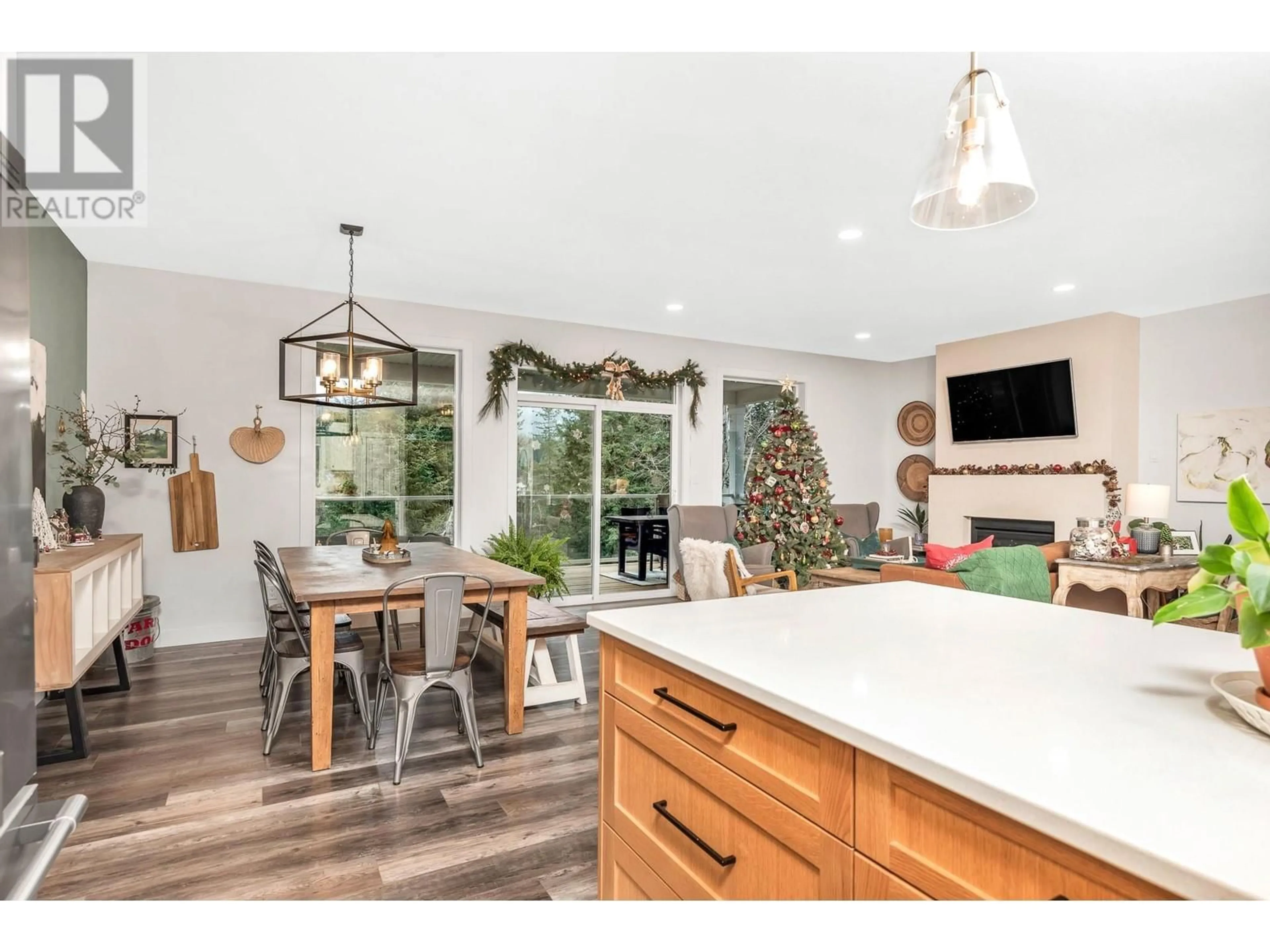 Open concept kitchen, unknown for 2741 Golf Course Drive, Blind Bay British Columbia V0E1H2