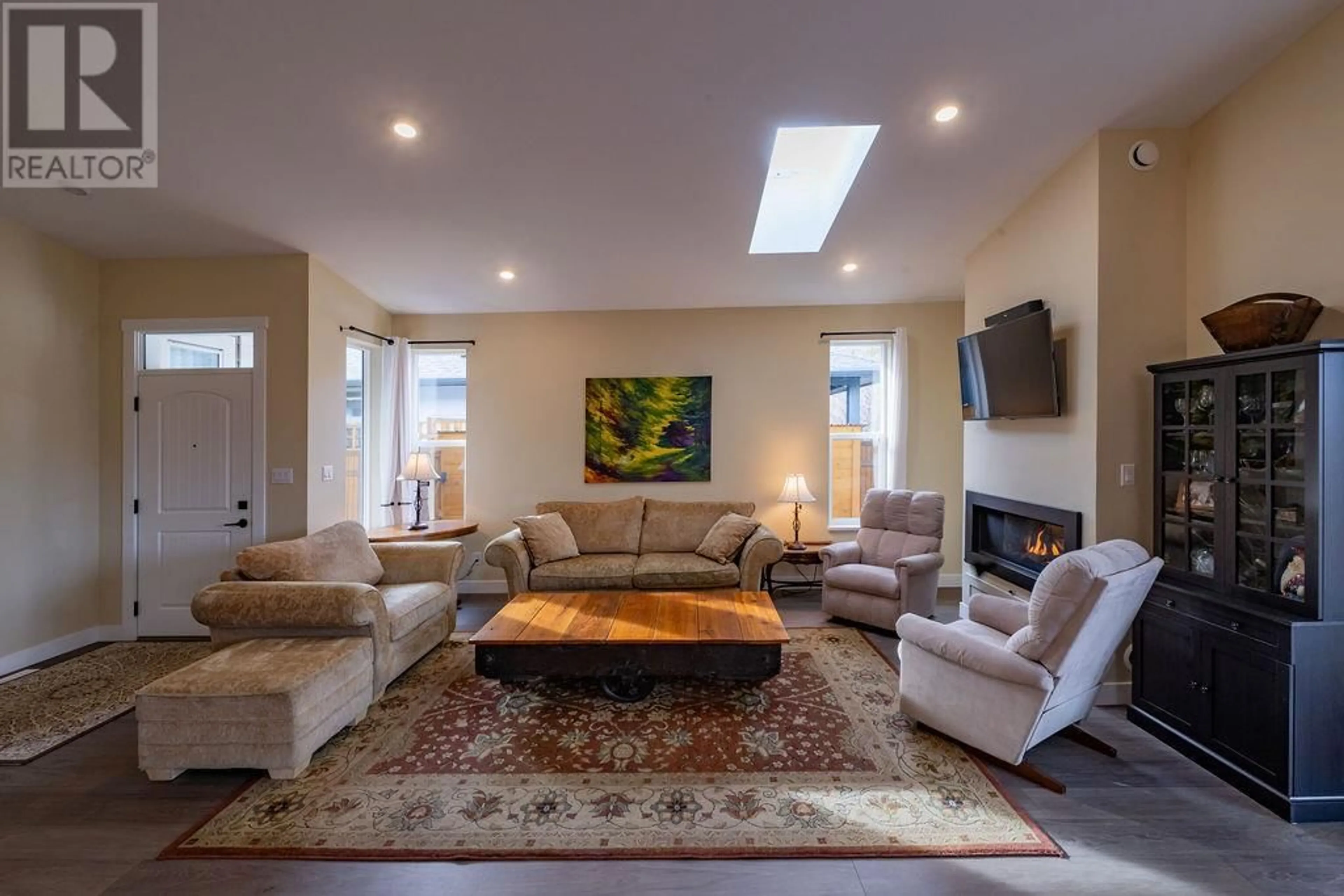 Living room with furniture, unknown for 230 BUNCHGRASS AVENUE, Oliver British Columbia V0H1T3