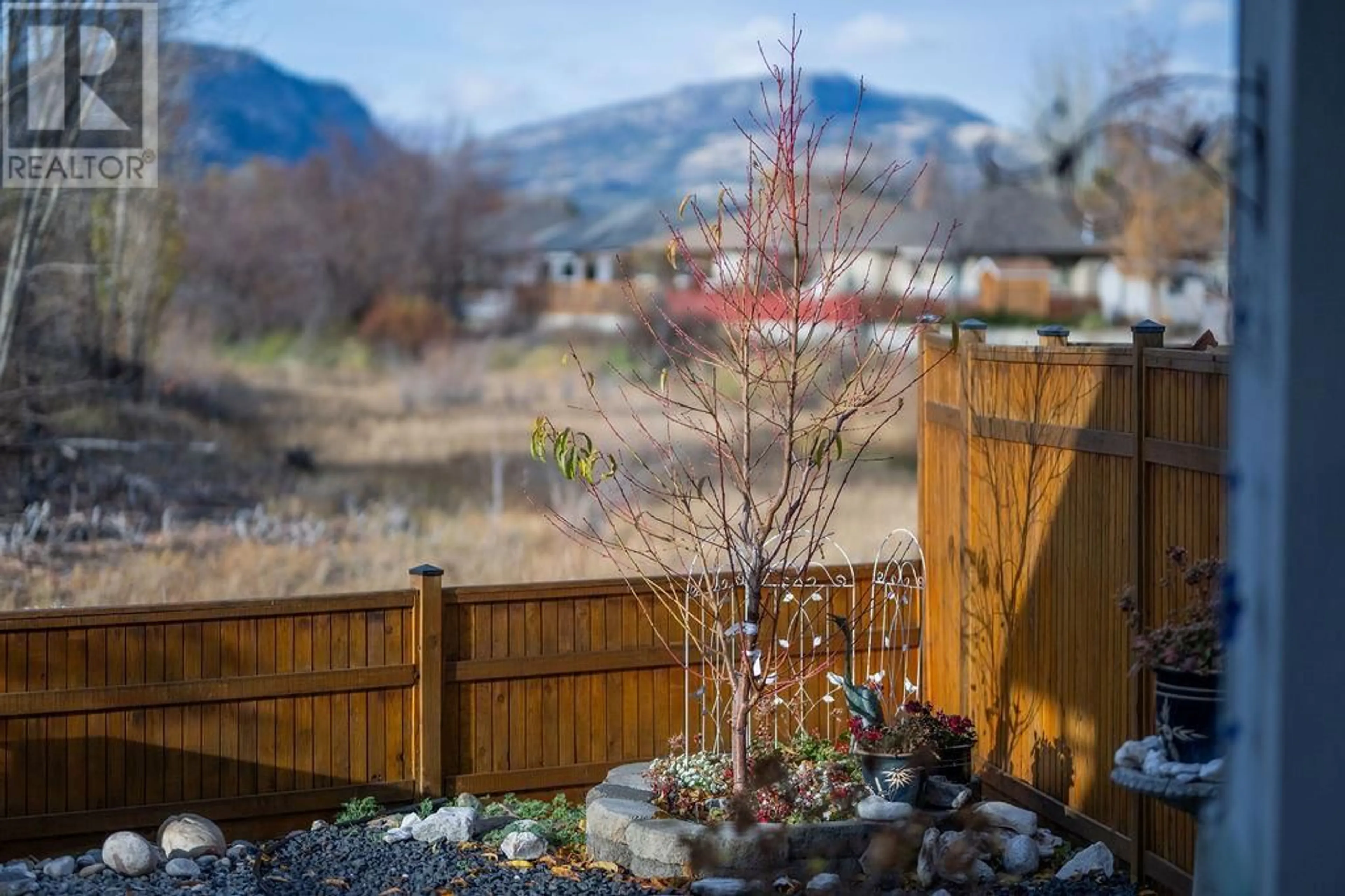 Patio, mountain view for 230 BUNCHGRASS AVENUE, Oliver British Columbia V0H1T3
