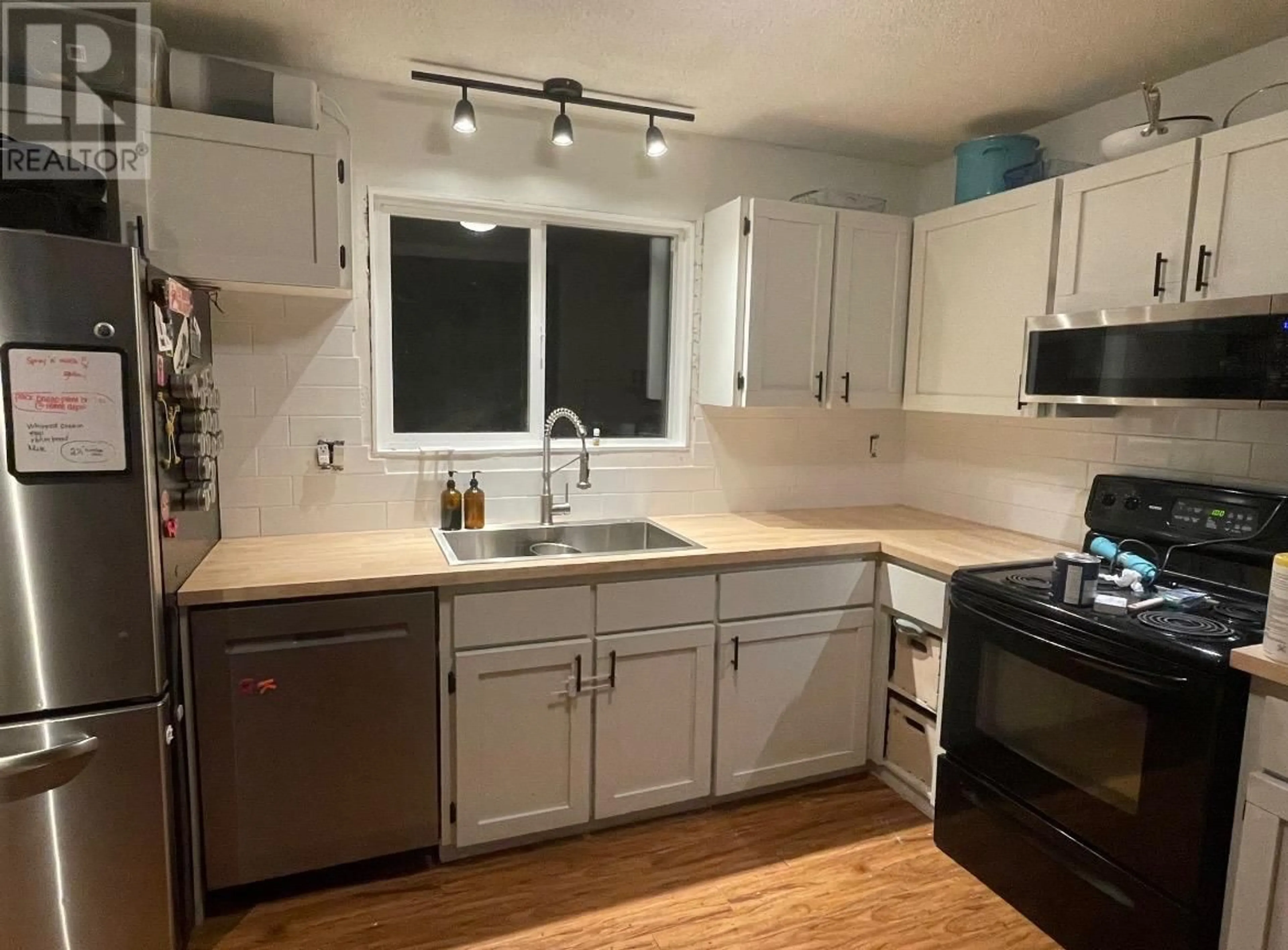 Standard kitchen, unknown for 4558 Cammeray Drive, Kamloops British Columbia V2H1L4