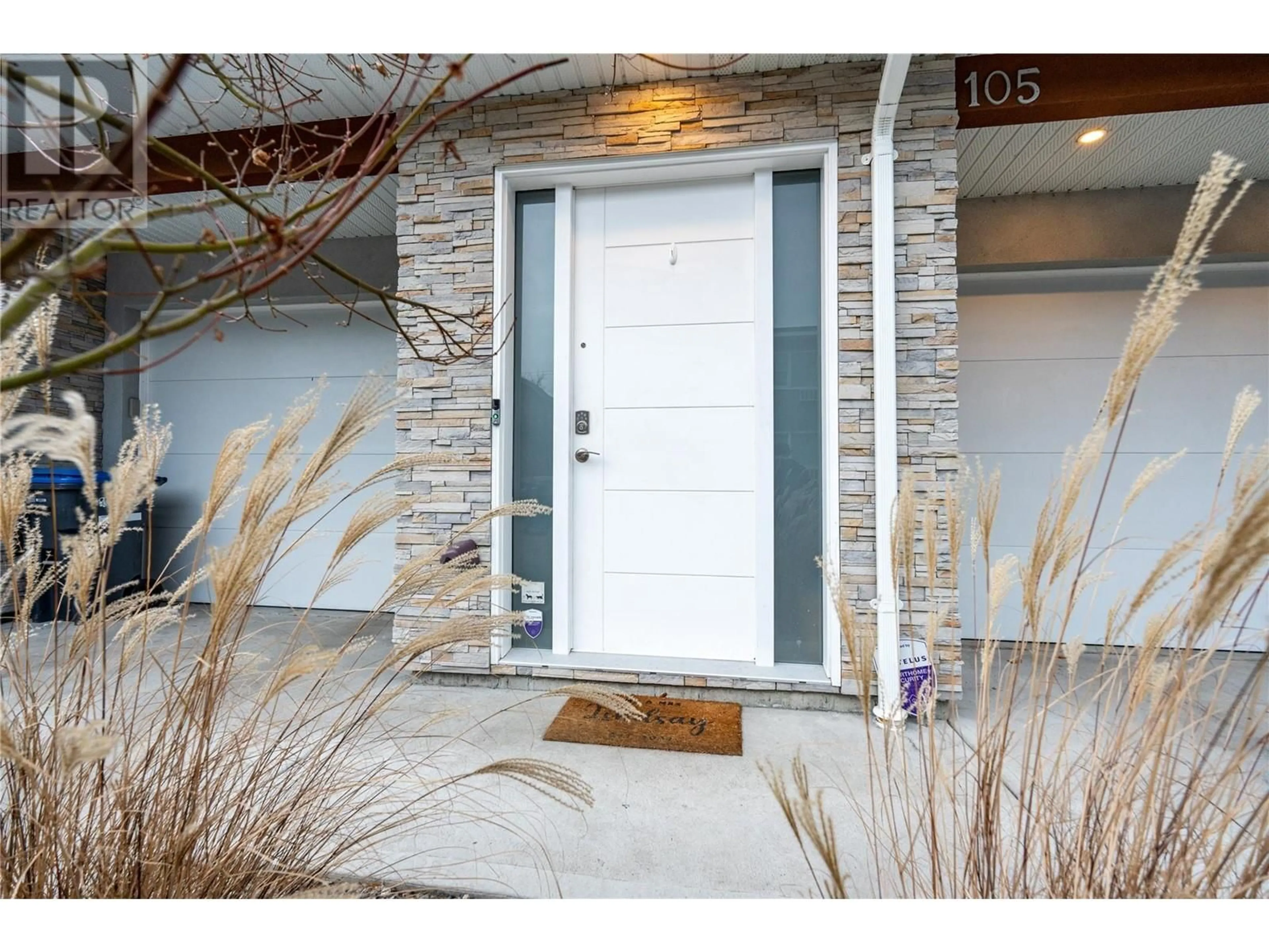 Indoor entryway for 210 SCOTT Avenue Unit# 105, Penticton British Columbia V2A2J5