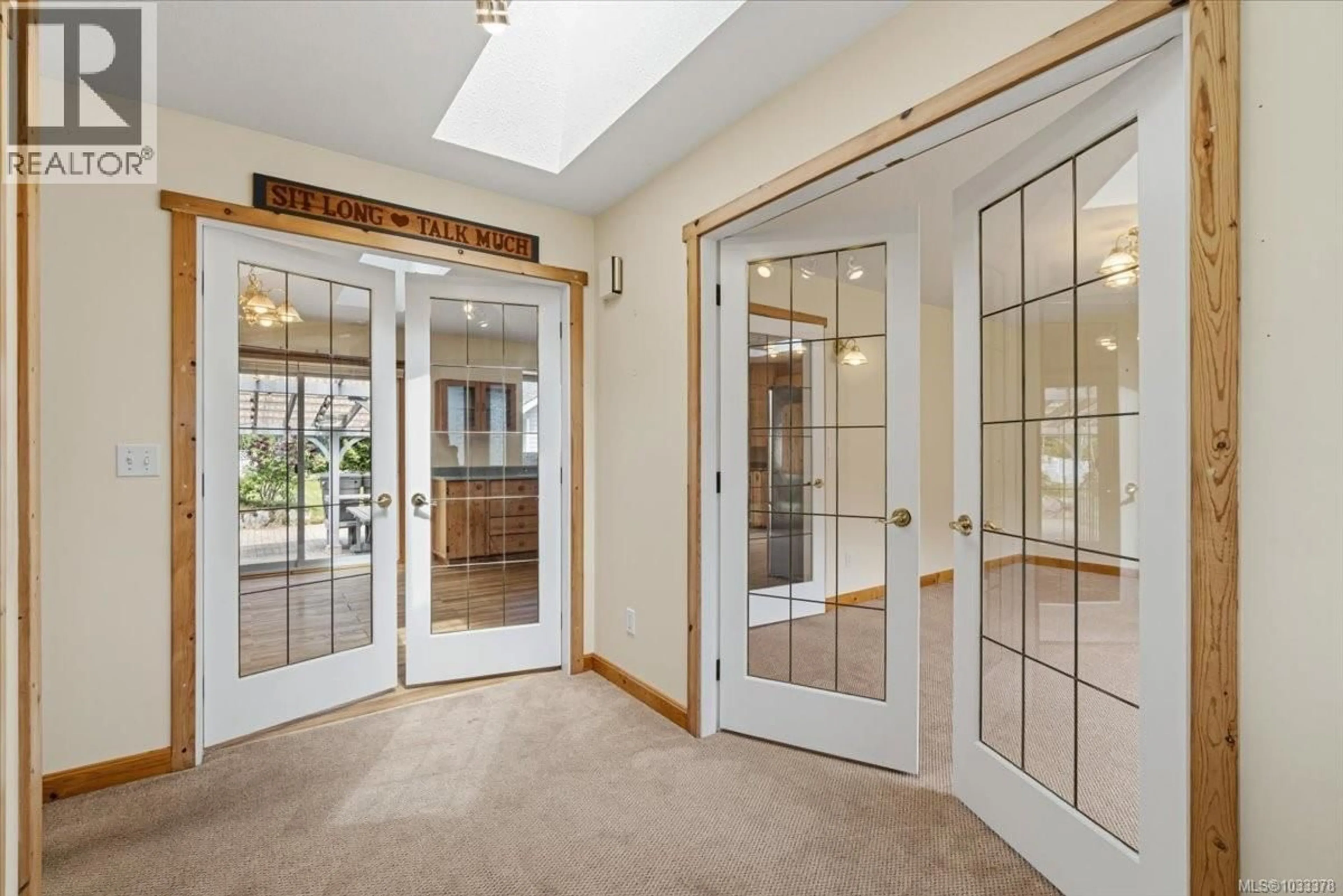 Indoor foyer for 7080 BLACKJACK DRIVE, Lantzville British Columbia V0R2H0