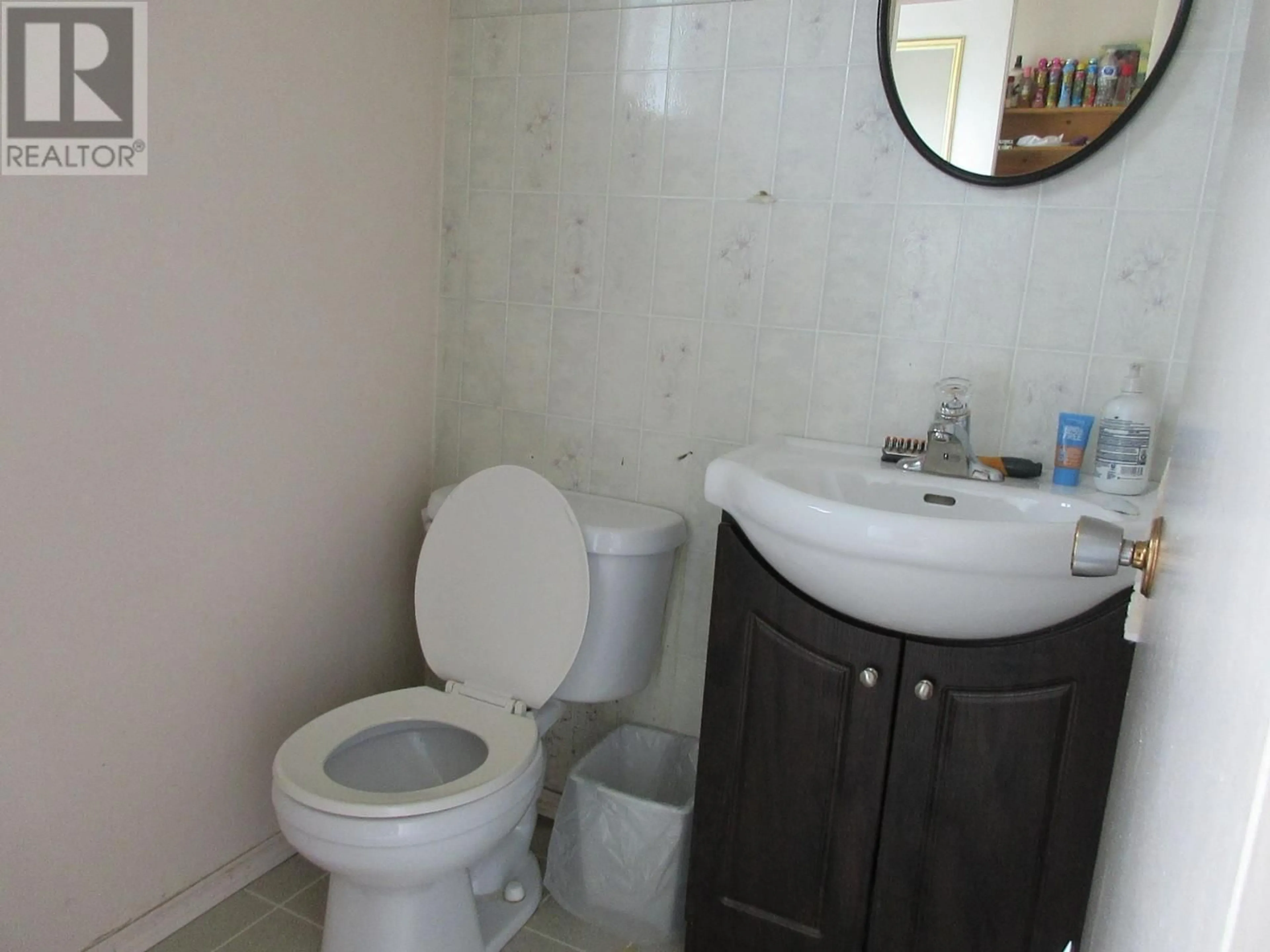 Standard bathroom, floor is not visible for 1814 Douglas Street, Merritt British Columbia V1K1G7