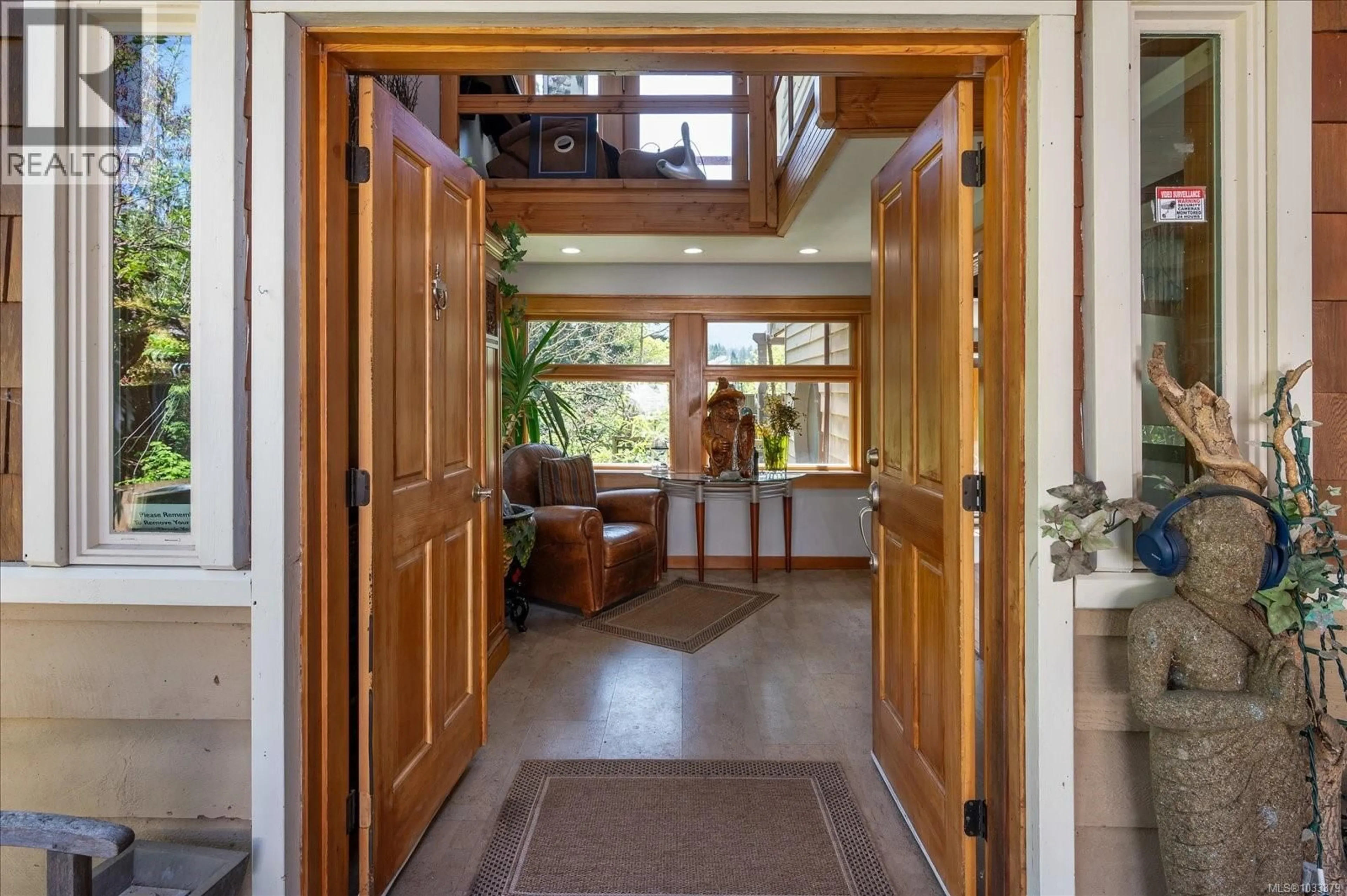 Indoor foyer for 2091 EAST WELLINGTON ROAD, Nanaimo British Columbia V9S5V2