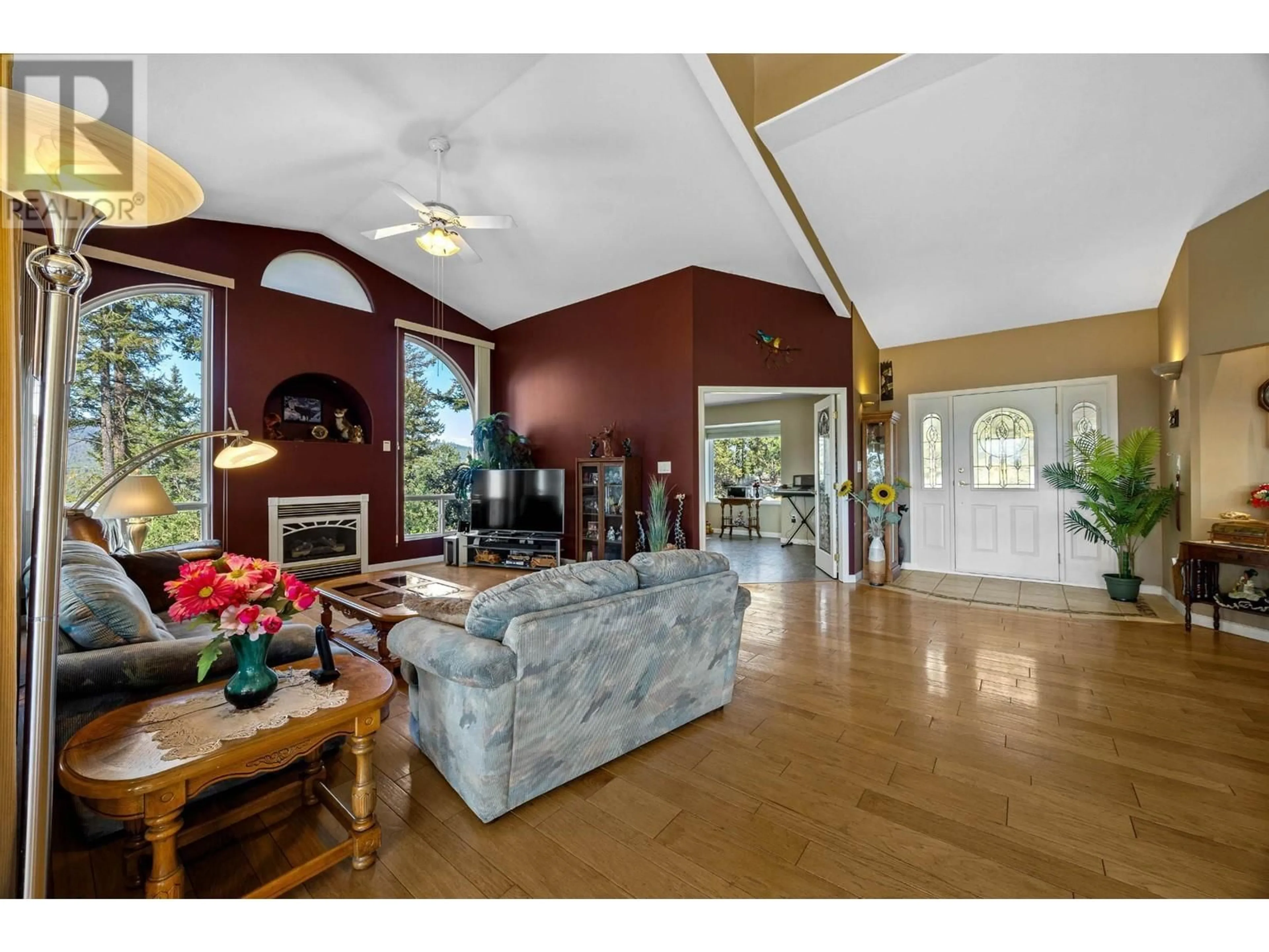 Indoor foyer for 5120 STEFFENS ROAD, Merritt British Columbia V1K1B8