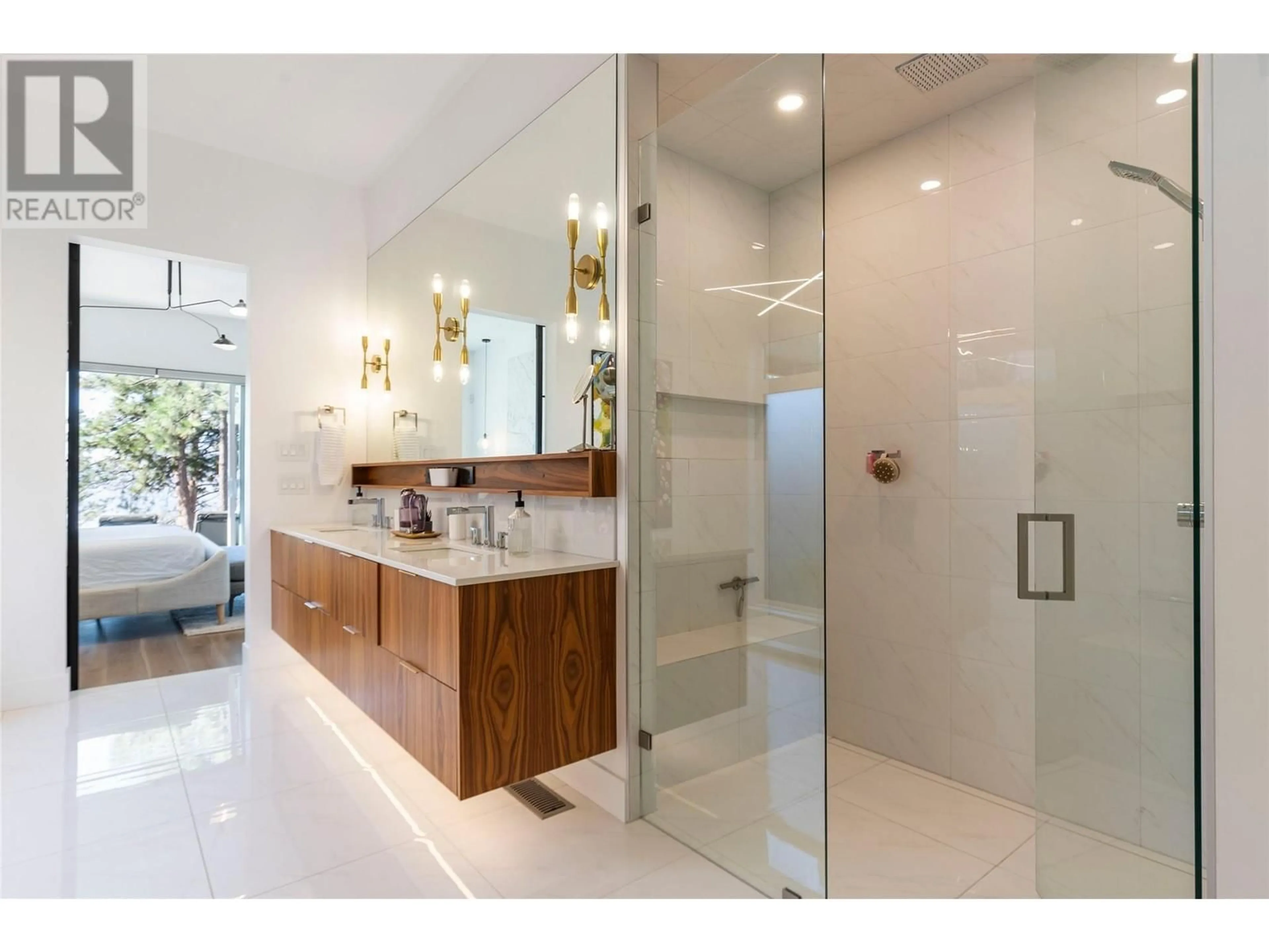Contemporary bathroom, ceramic/tile floor for 9708 BENCHLAND DRIVE, Lake Country British Columbia V4V0A5