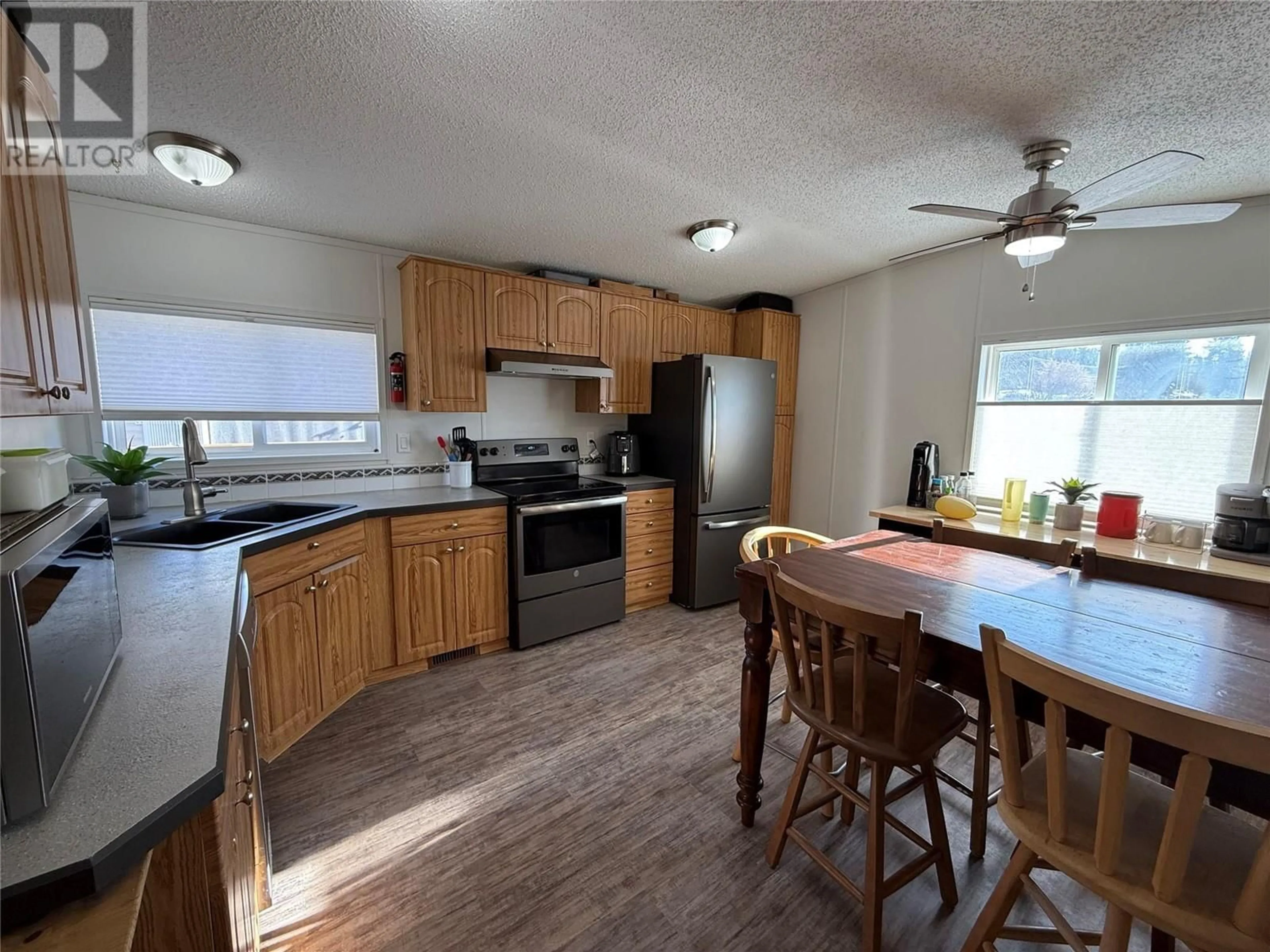 Standard kitchen, unknown for 2915 KOKANEE  N Drive, Cranbrook British Columbia V1C6N7