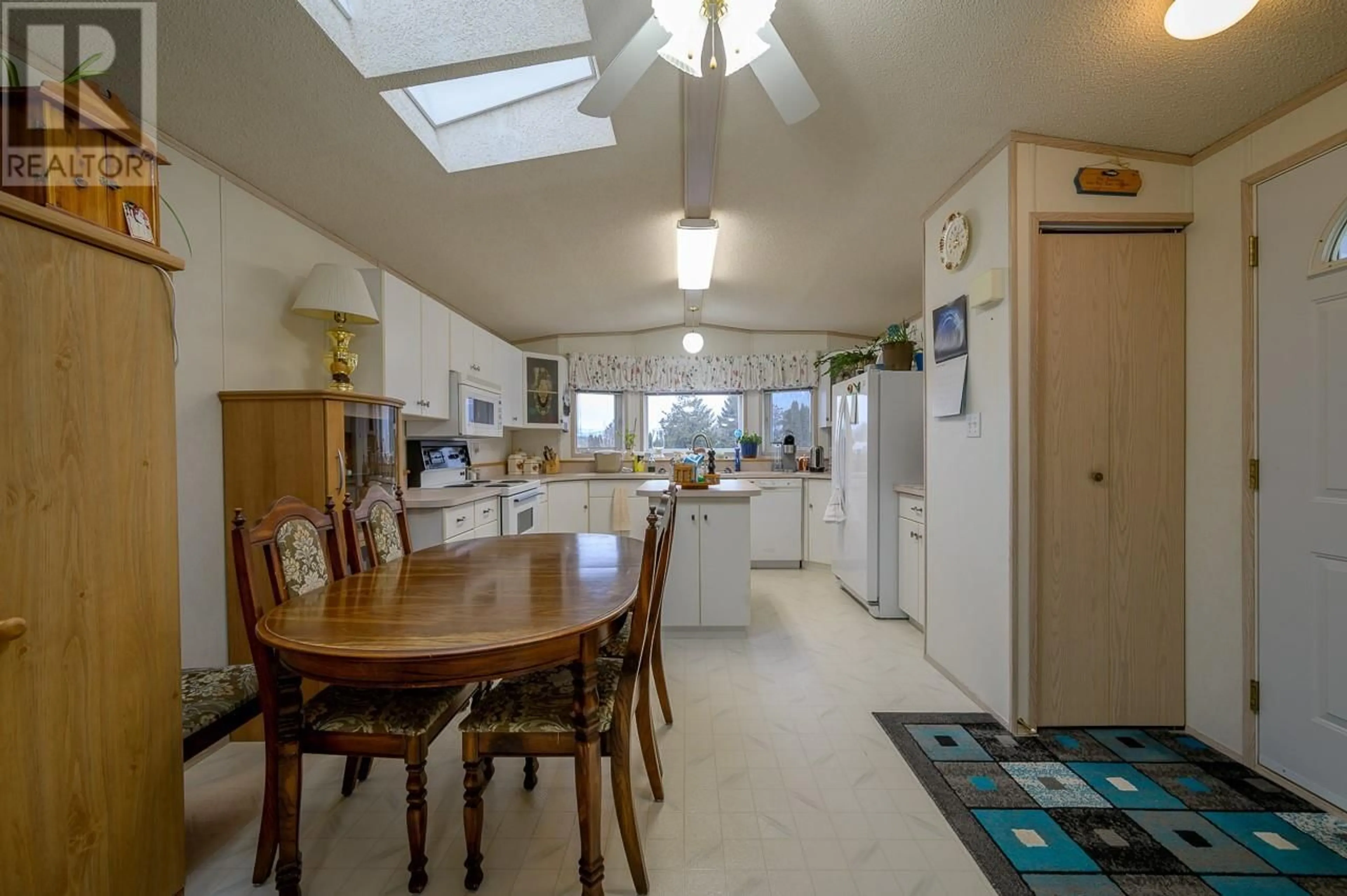 Dining room, ceramic/tile floor for 35 - 1175 Rose Hill Road, Kamloops British Columbia V2E1G9