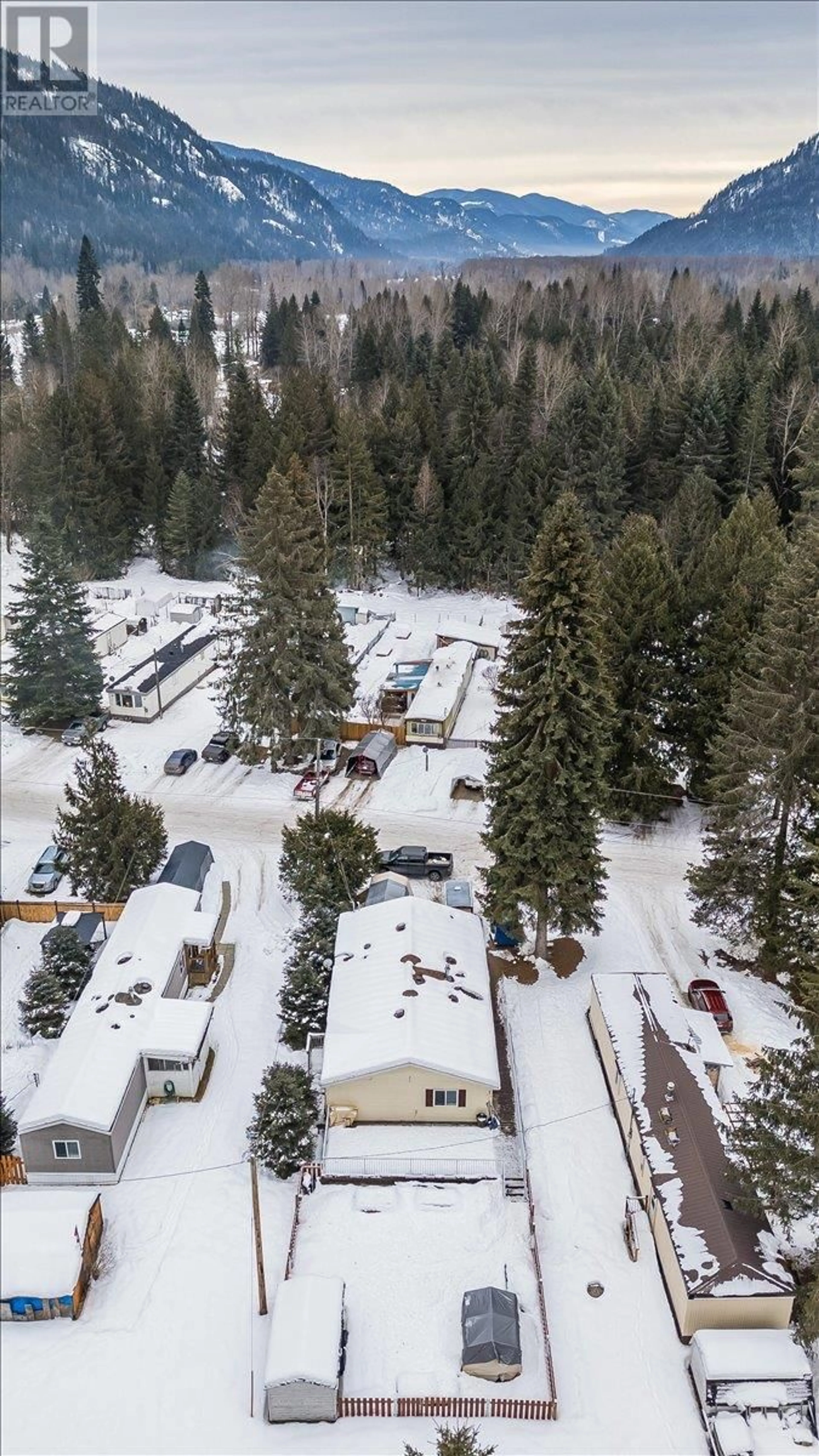 A pic from outside/outdoor area/front of a property/back of a property/a pic from drone, street for 10 - 916 AIRPORT ROAD HIGHWAY, Salmo British Columbia V0G1Z0