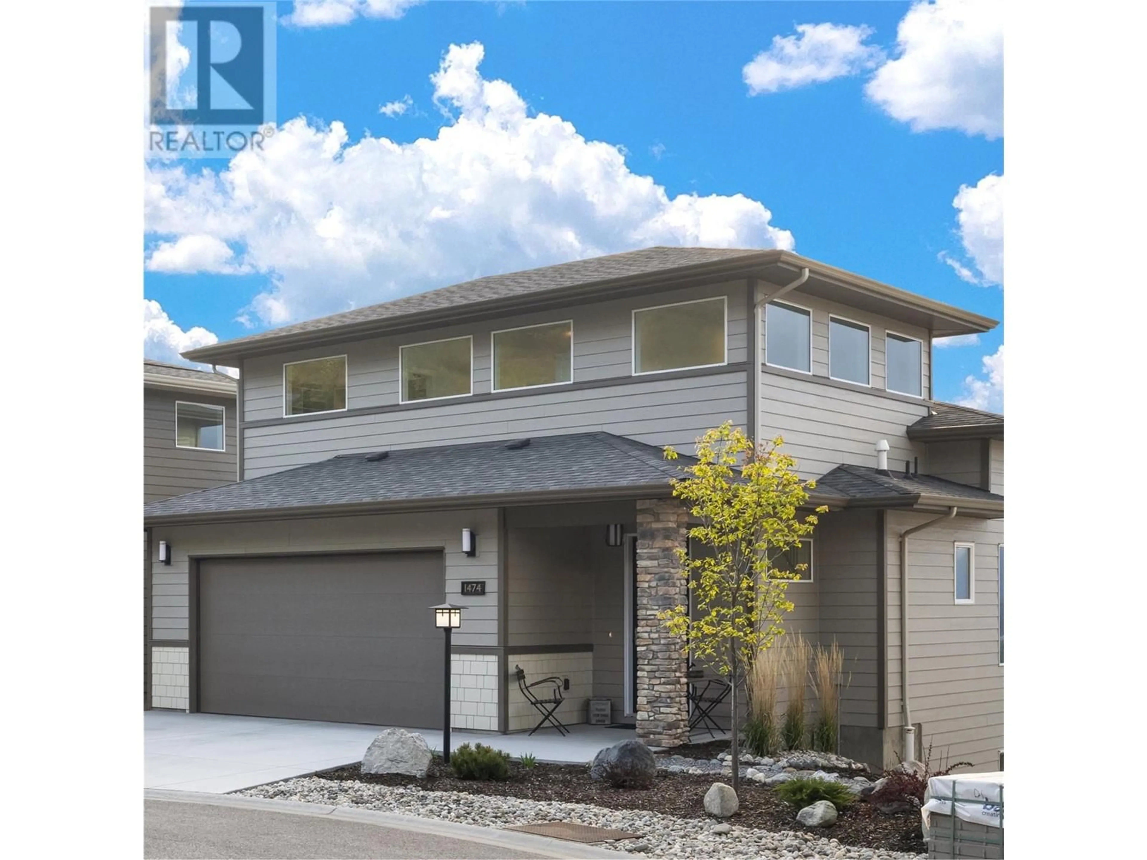 Home with vinyl exterior material, street for 1474 Summer Crescent, Kelowna British Columbia V1P1T8