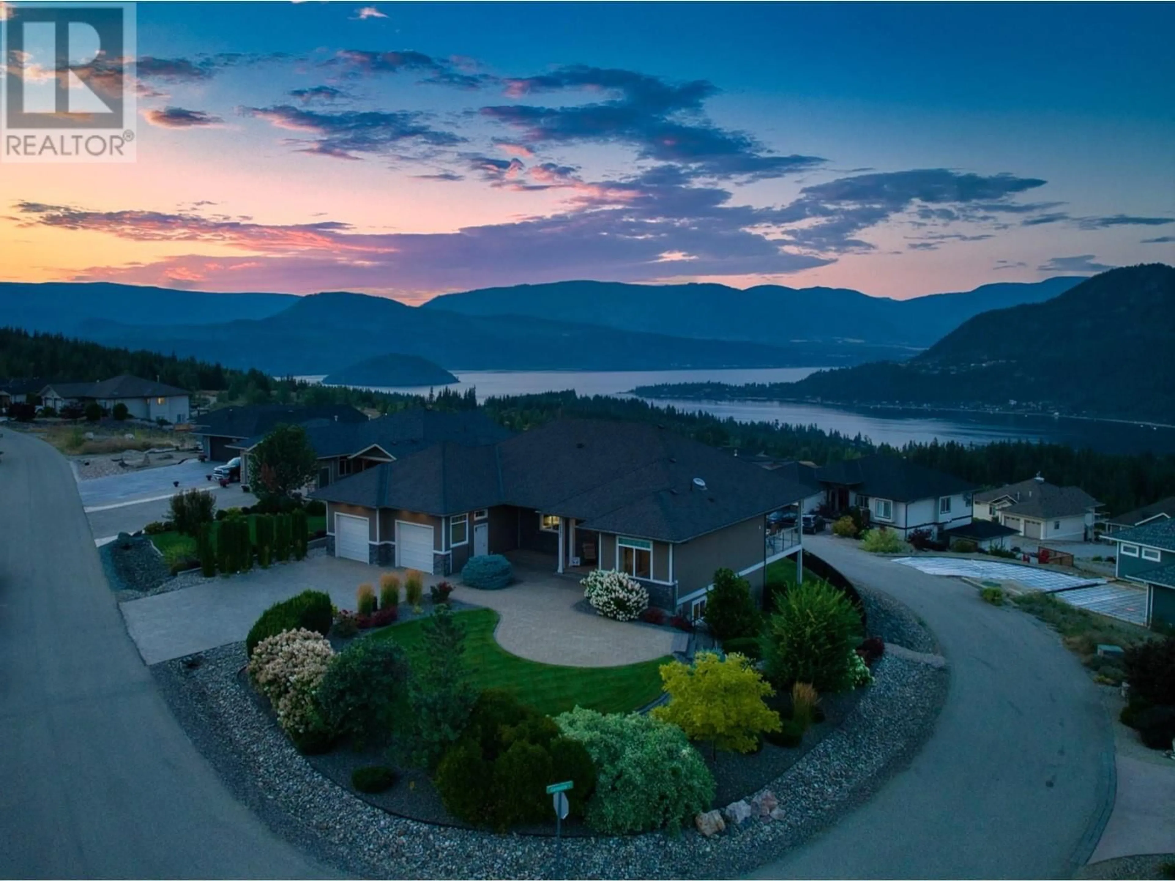 A pic from outside/outdoor area/front of a property/back of a property/a pic from drone, water/lake/river/ocean view for 2582 ST. ANDREWS STREET, Blind Bay British Columbia V0E1H0