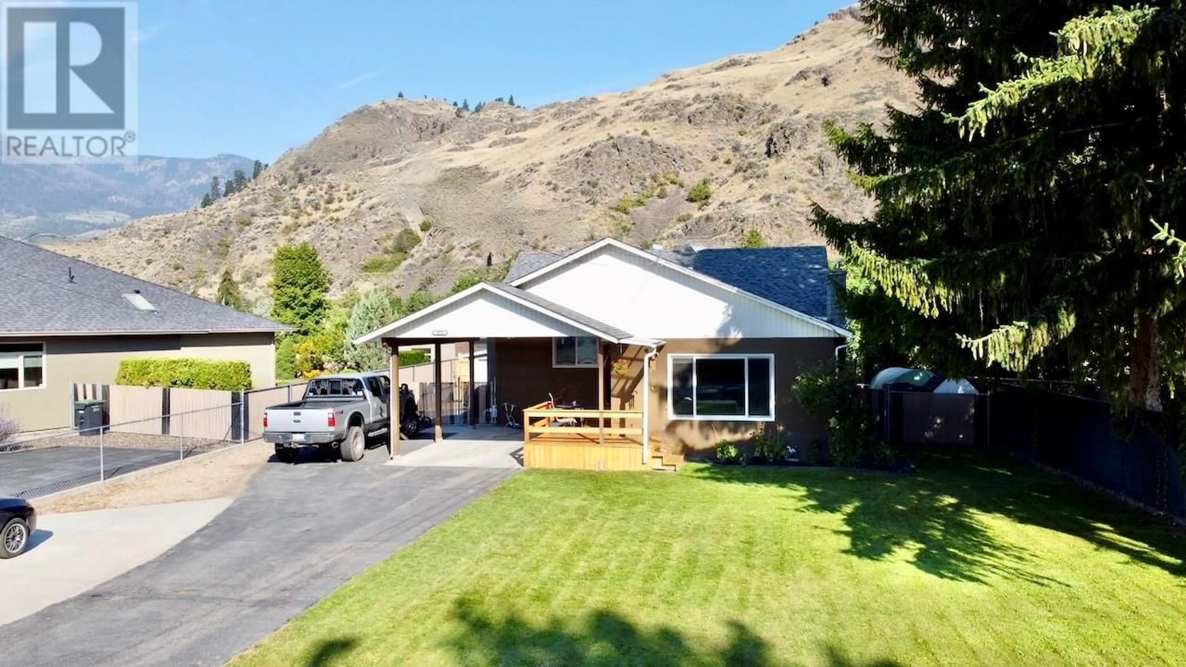 A pic from outside/outdoor area/front of a property/back of a property/a pic from drone, mountain view for 994 ROCKCLIFFE Road, Oliver British Columbia V0H1T6