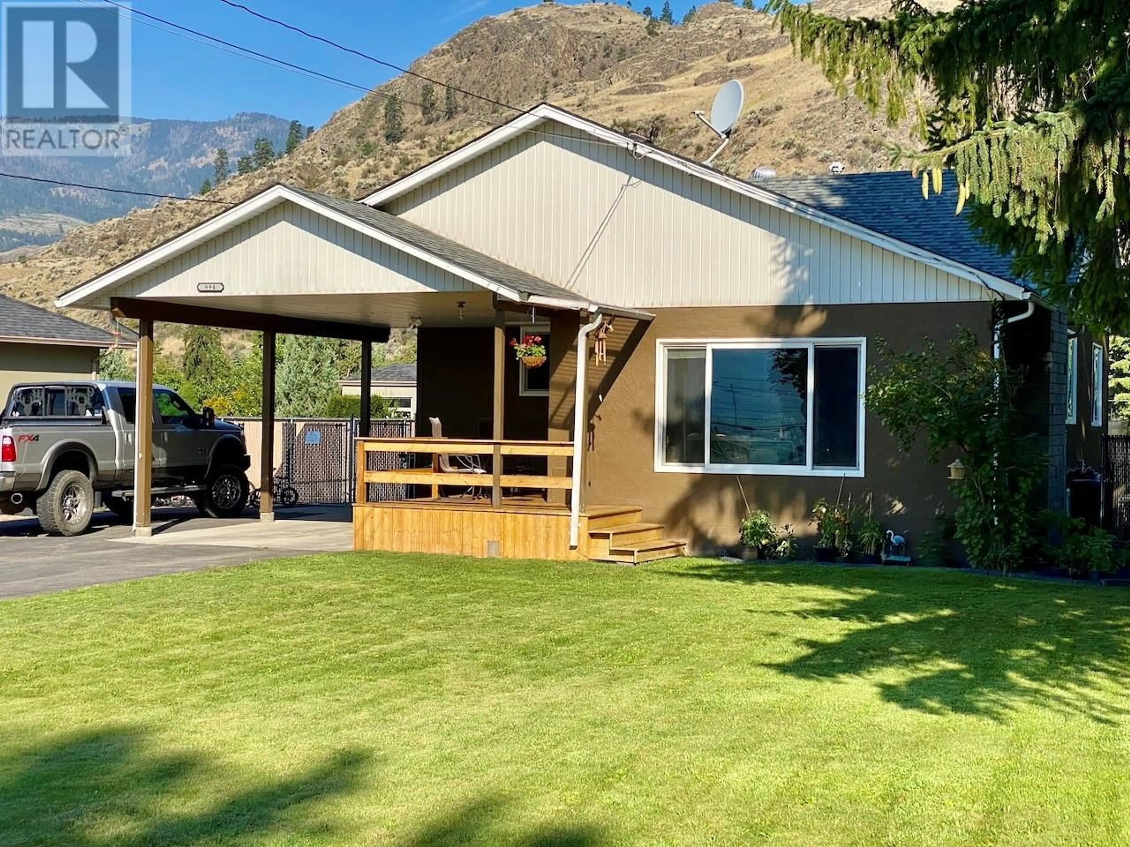 A pic from outside/outdoor area/front of a property/back of a property/a pic from drone, mountain view for 994 ROCKCLIFFE Road, Oliver British Columbia V0H1T6