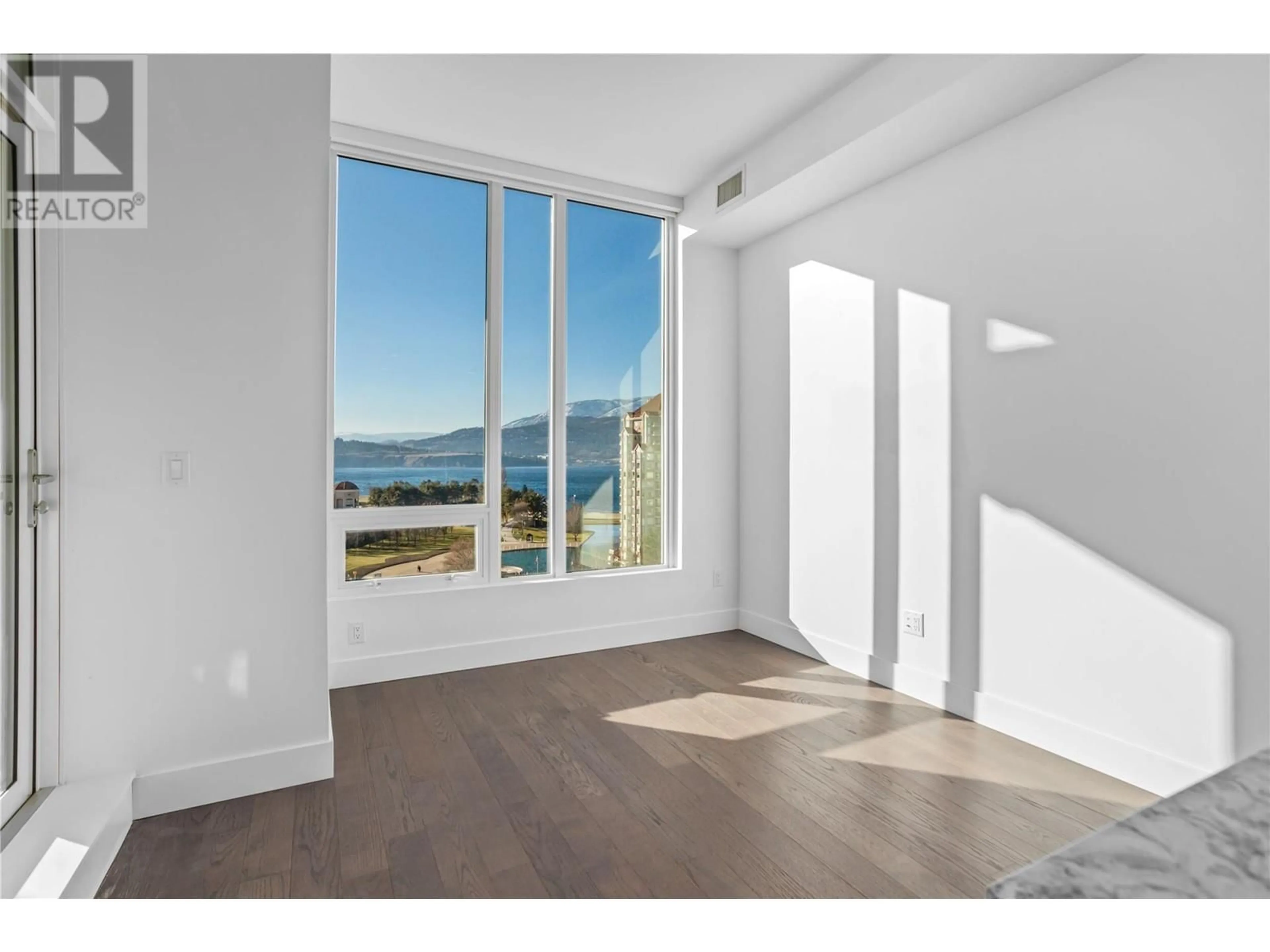 Indoor entryway for 1006 - 1191 SUNSET DRIVE, Kelowna British Columbia V1Y0J4