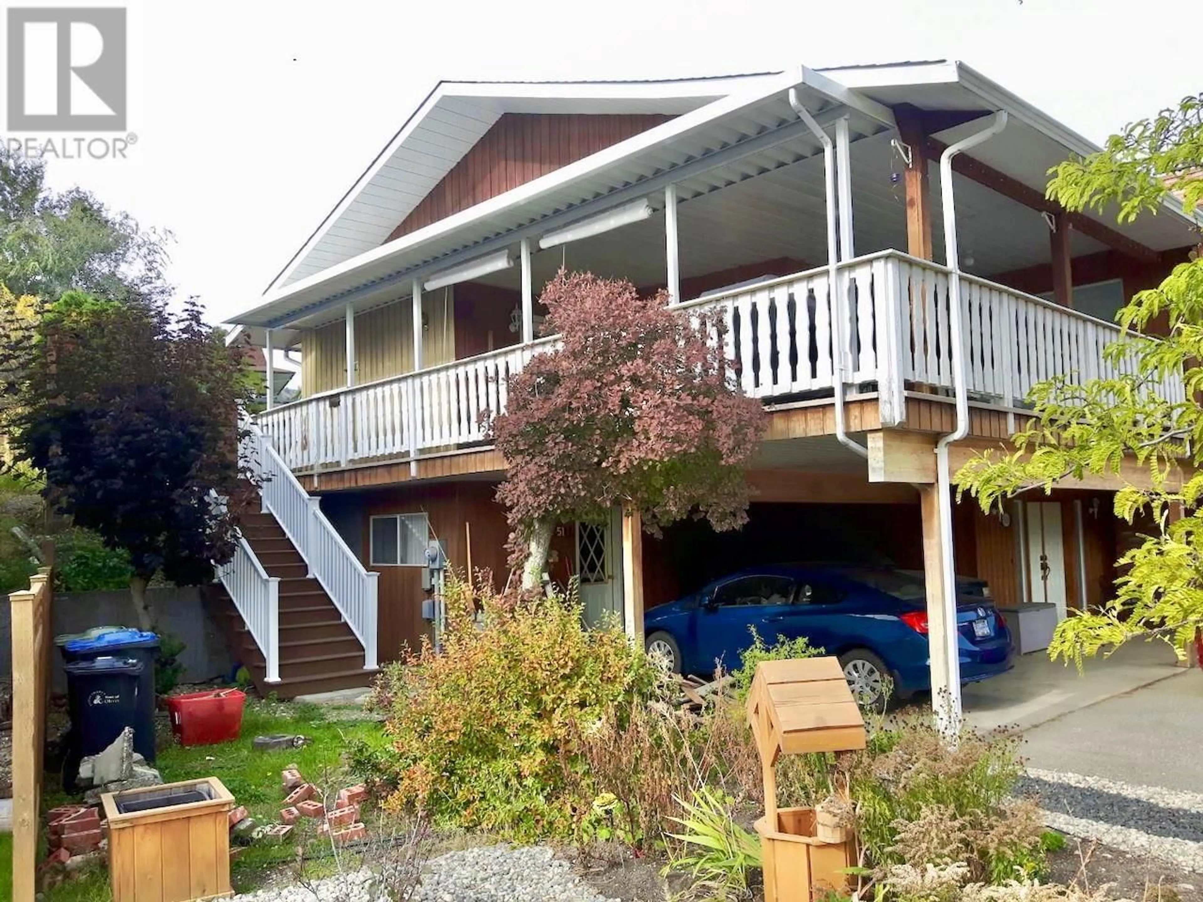 Home with vinyl exterior material, street for 513 Lakeview Place, Oliver British Columbia V0H1T4