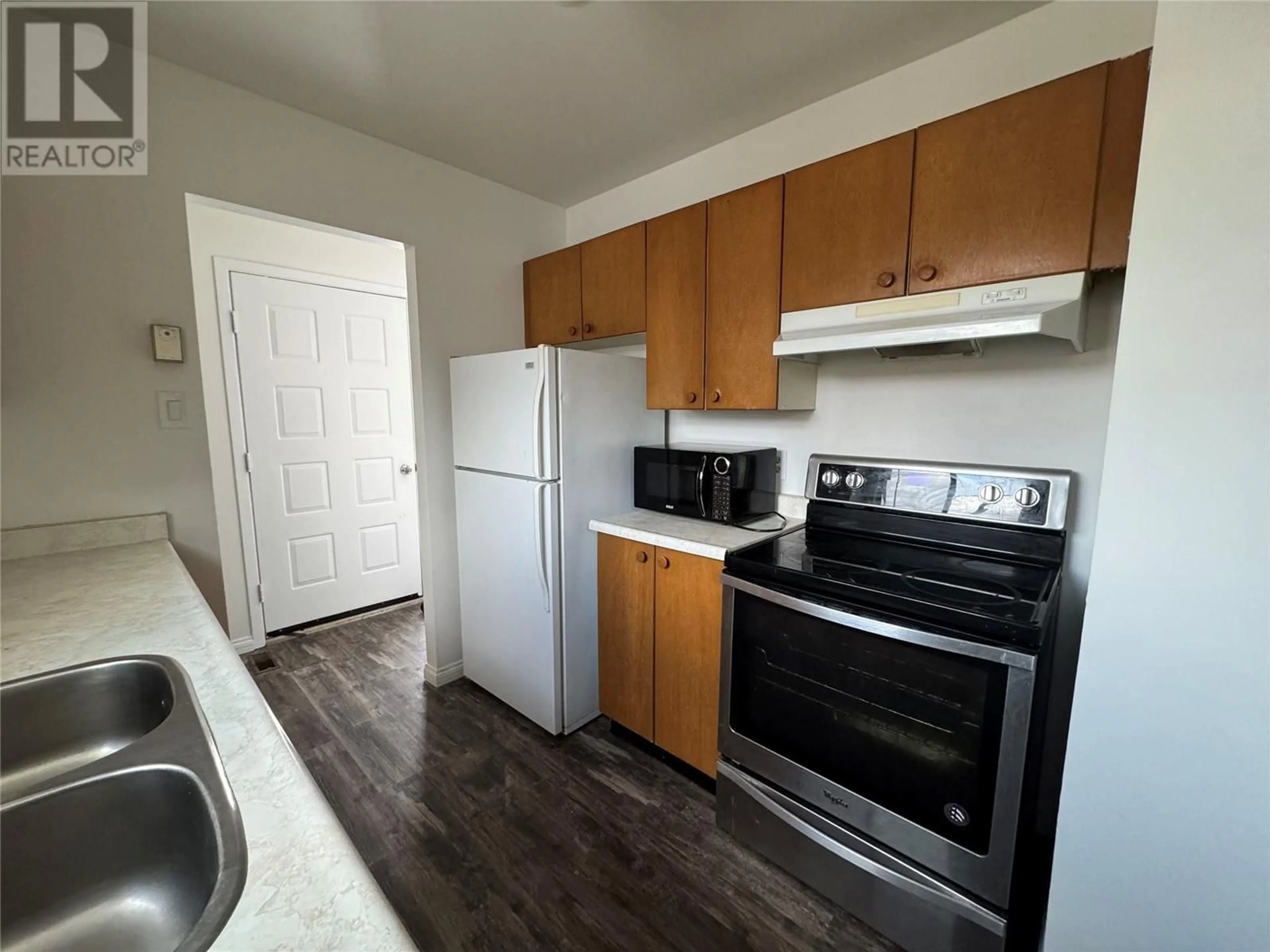 Standard kitchen, unknown for 152 SPIEKER AVENUE, Tumbler Ridge British Columbia V0C2W0
