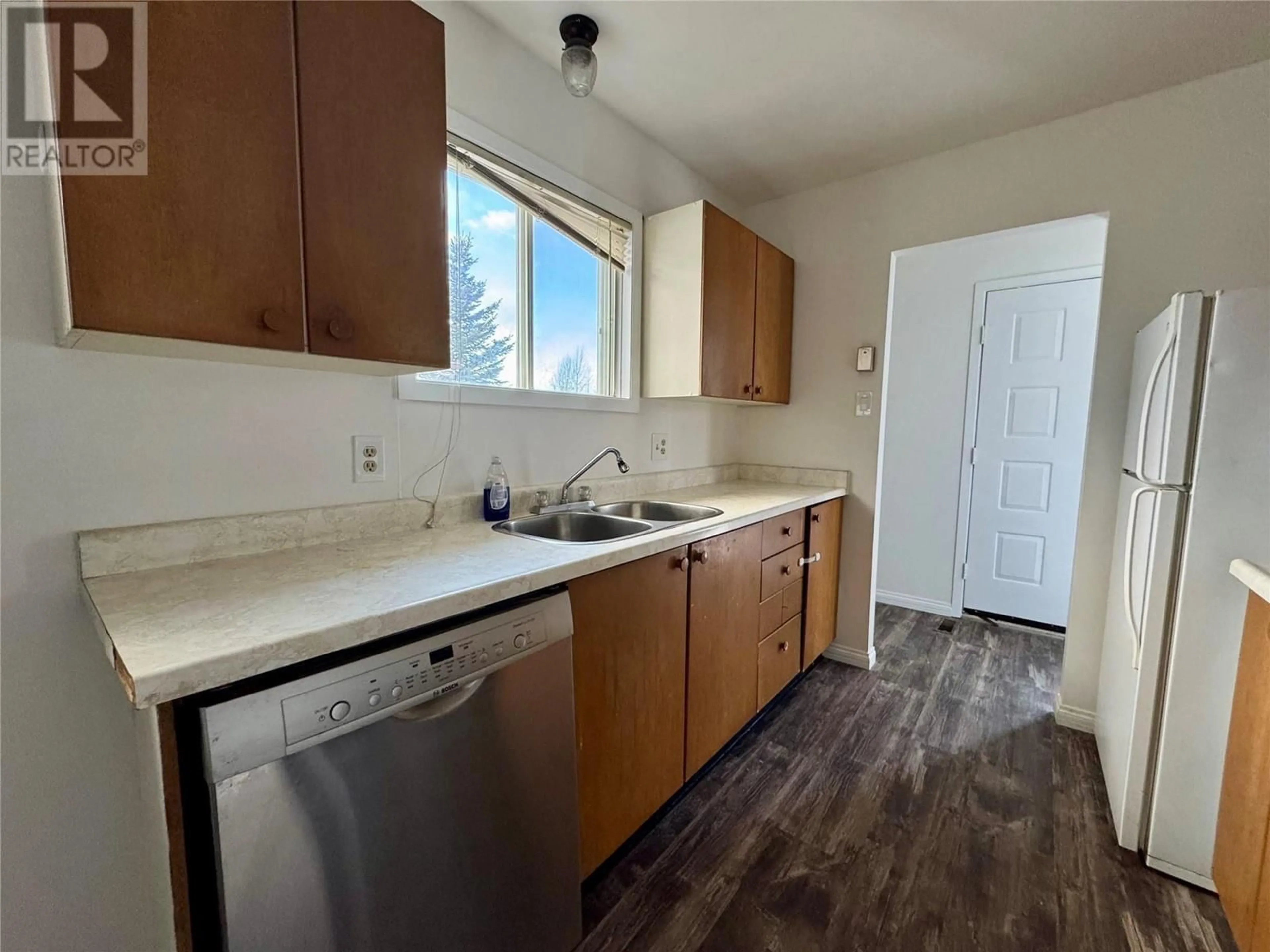 Standard kitchen, unknown for 152 Spieker Avenue, Tumbler Ridge British Columbia V0C2W0