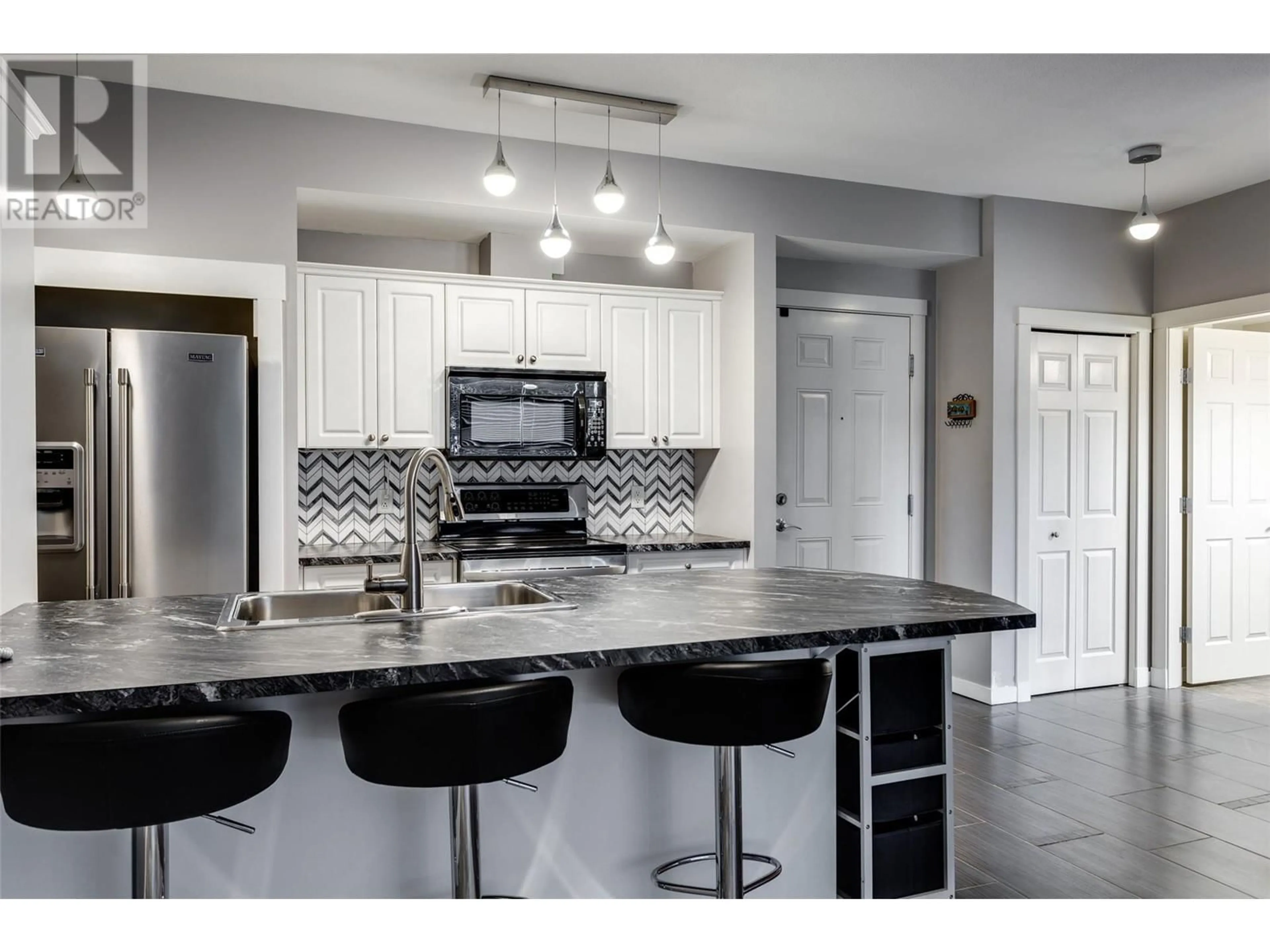Open concept kitchen, ceramic/tile floor for 110 - 3550 WOODSDALE ROAD, Lake Country British Columbia V4V2P5