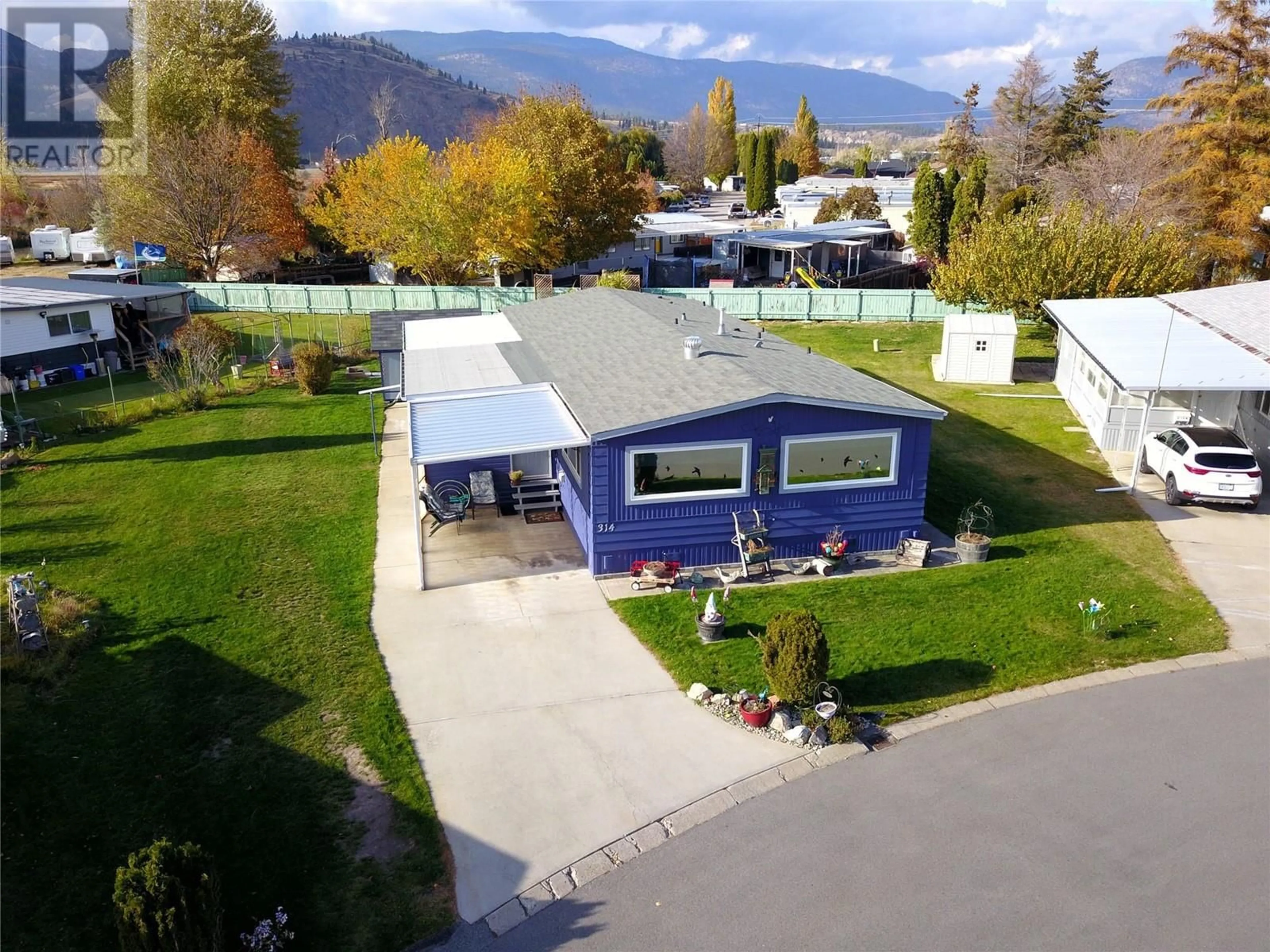 A pic from outside/outdoor area/front of a property/back of a property/a pic from drone, mountain view for 321 Yorkton Avenue Unit# 314, Penticton British Columbia V2A3V6