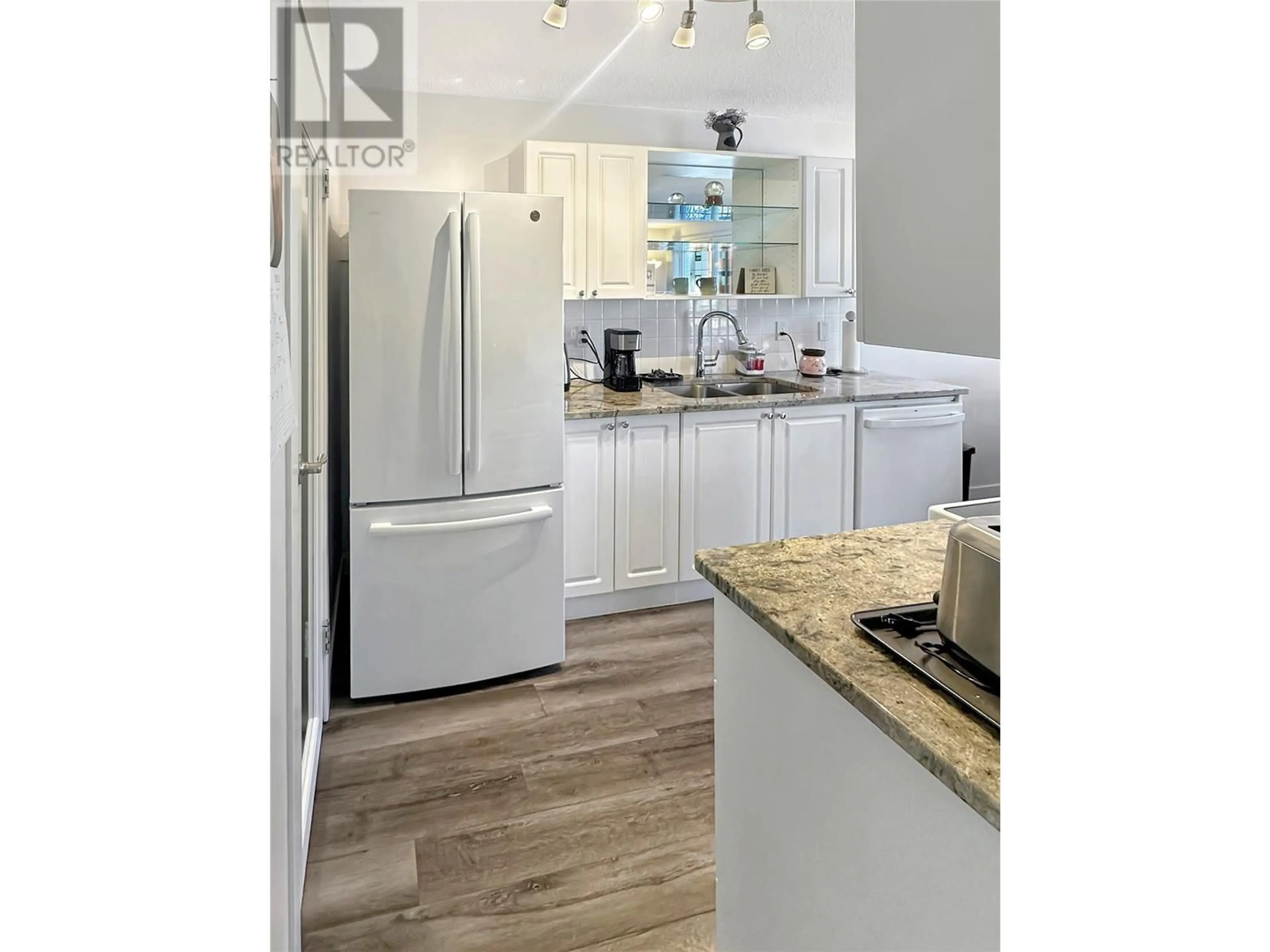 Open concept kitchen, wood/laminate floor for 2008 2ND  S Street Unit# 4, Cranbrook British Columbia V1C1C7