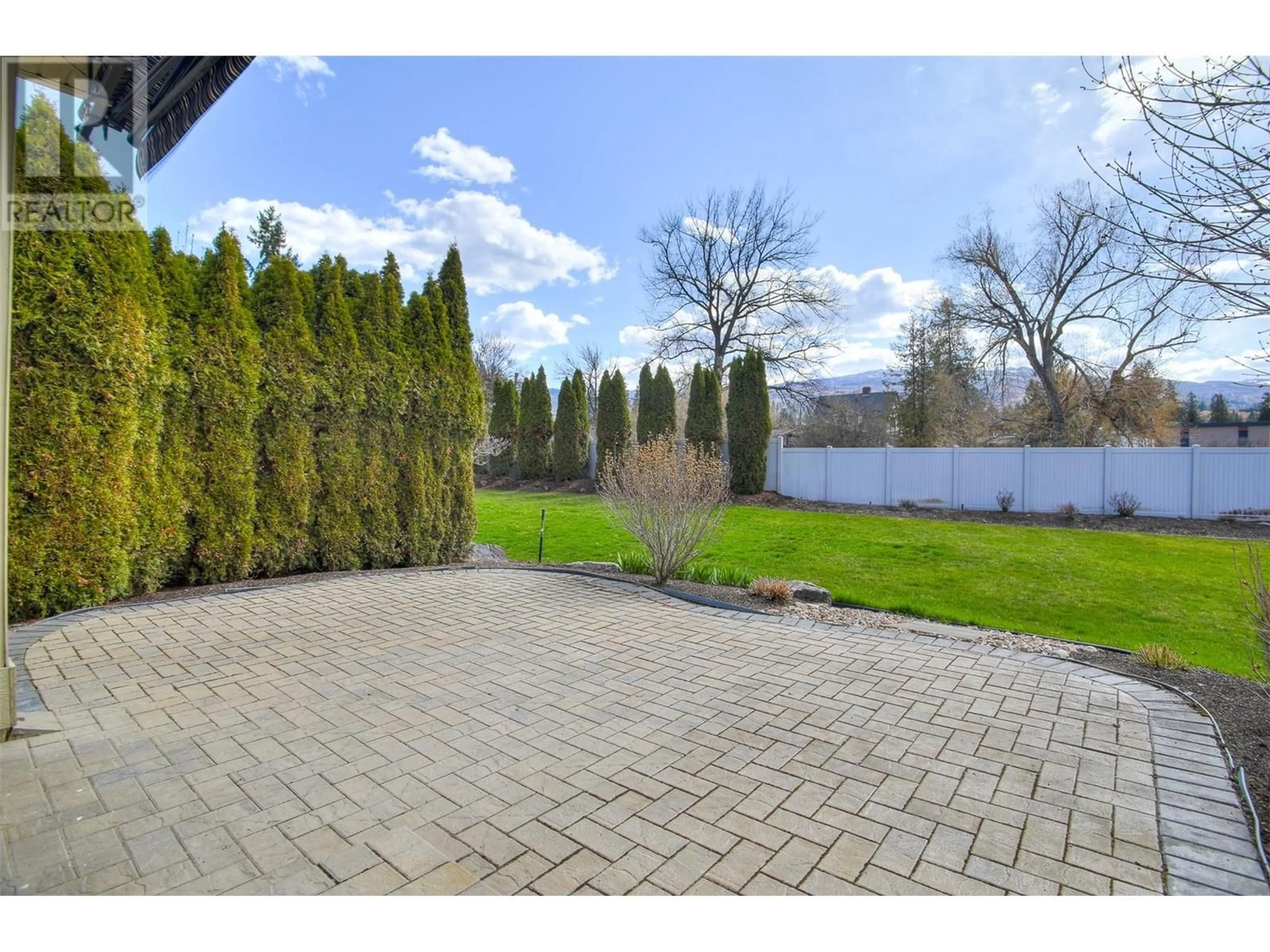 Patio, street for 143 - 4450 GORDON DRIVE, Kelowna British Columbia V1W1T1
