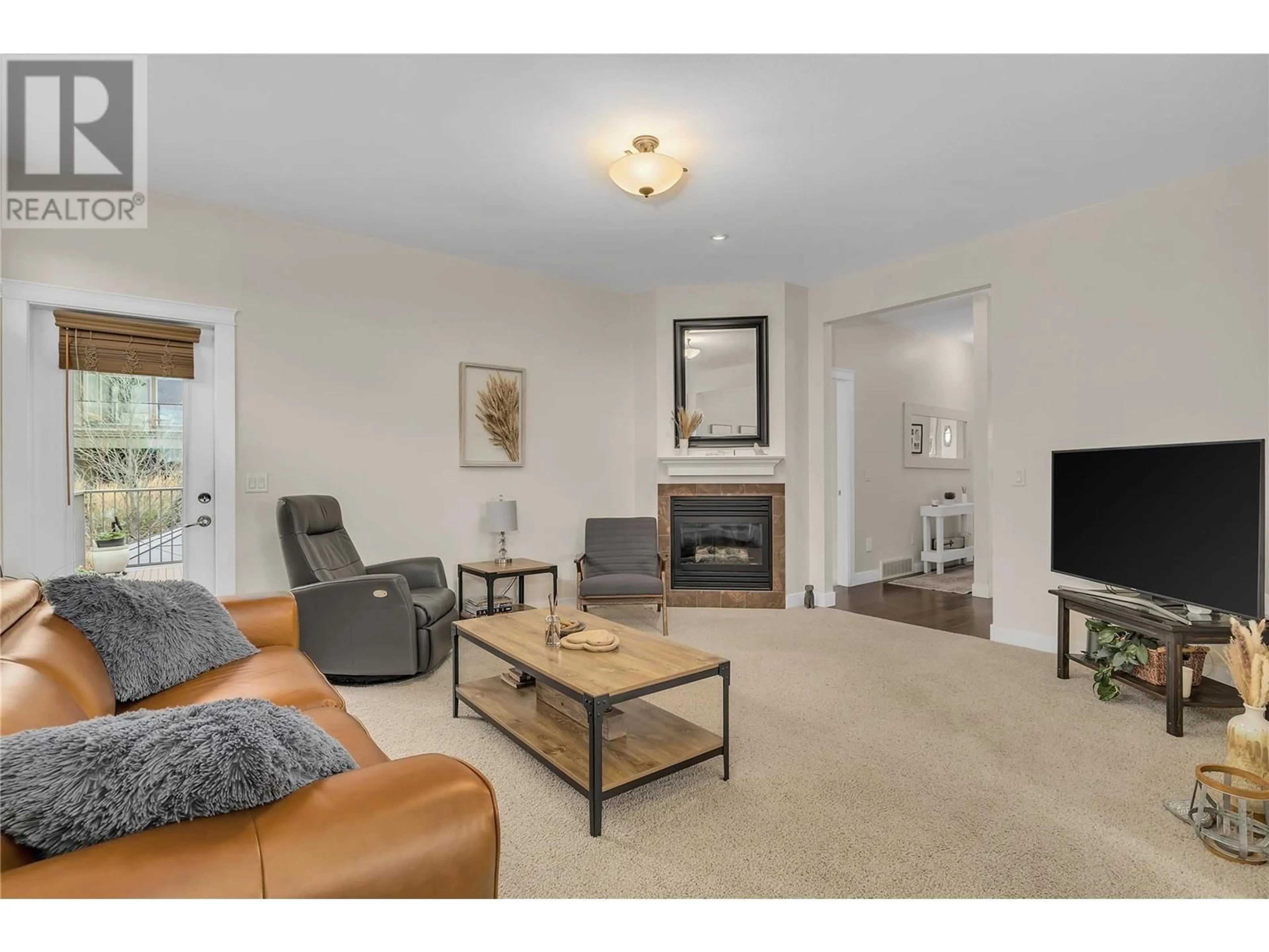 Living room with furniture, unknown for 737 KUIPERS CRESCENT, Kelowna British Columbia V1W5H4