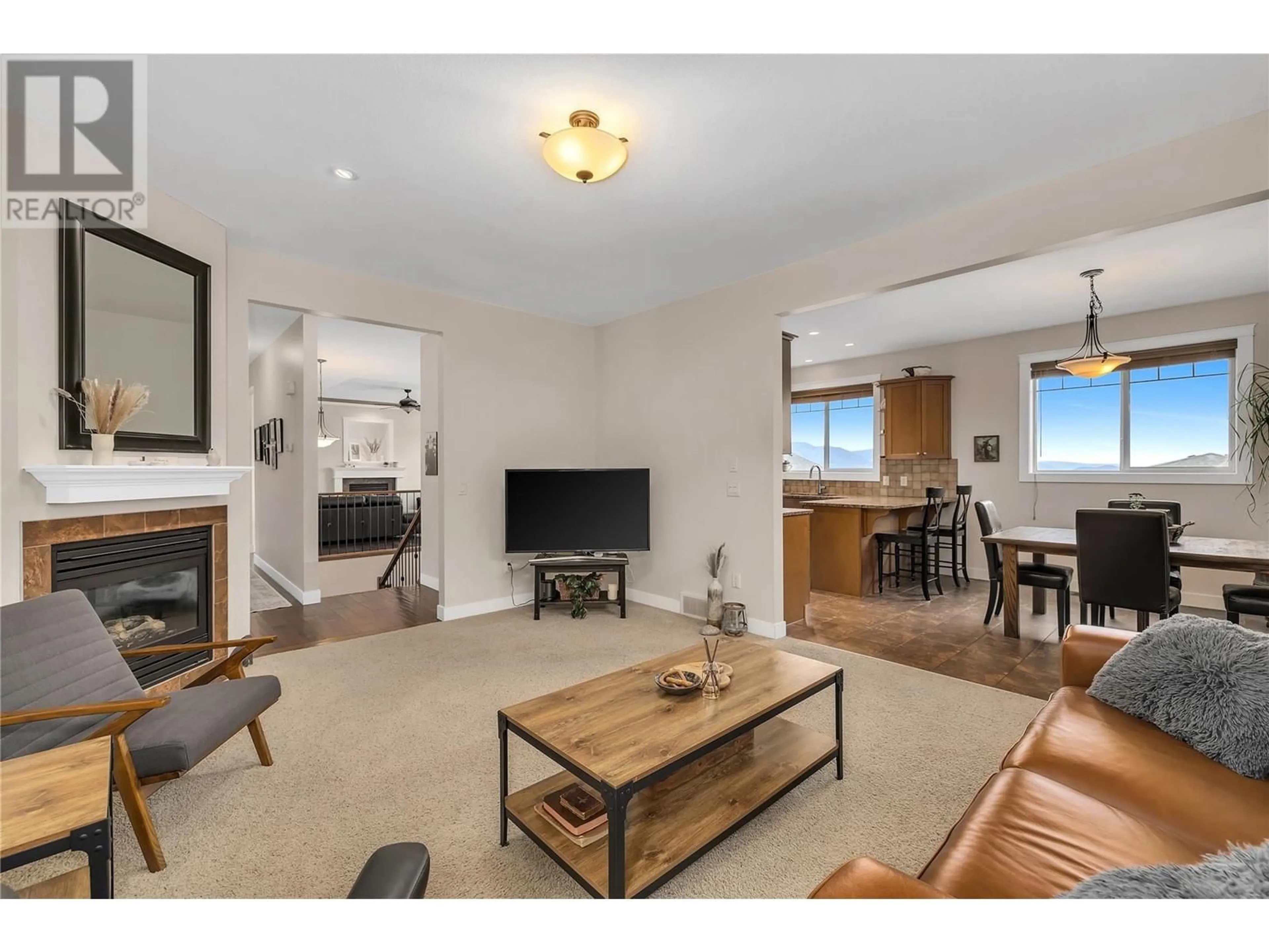 Living room with furniture, unknown for 737 KUIPERS CRESCENT, Kelowna British Columbia V1W5H4