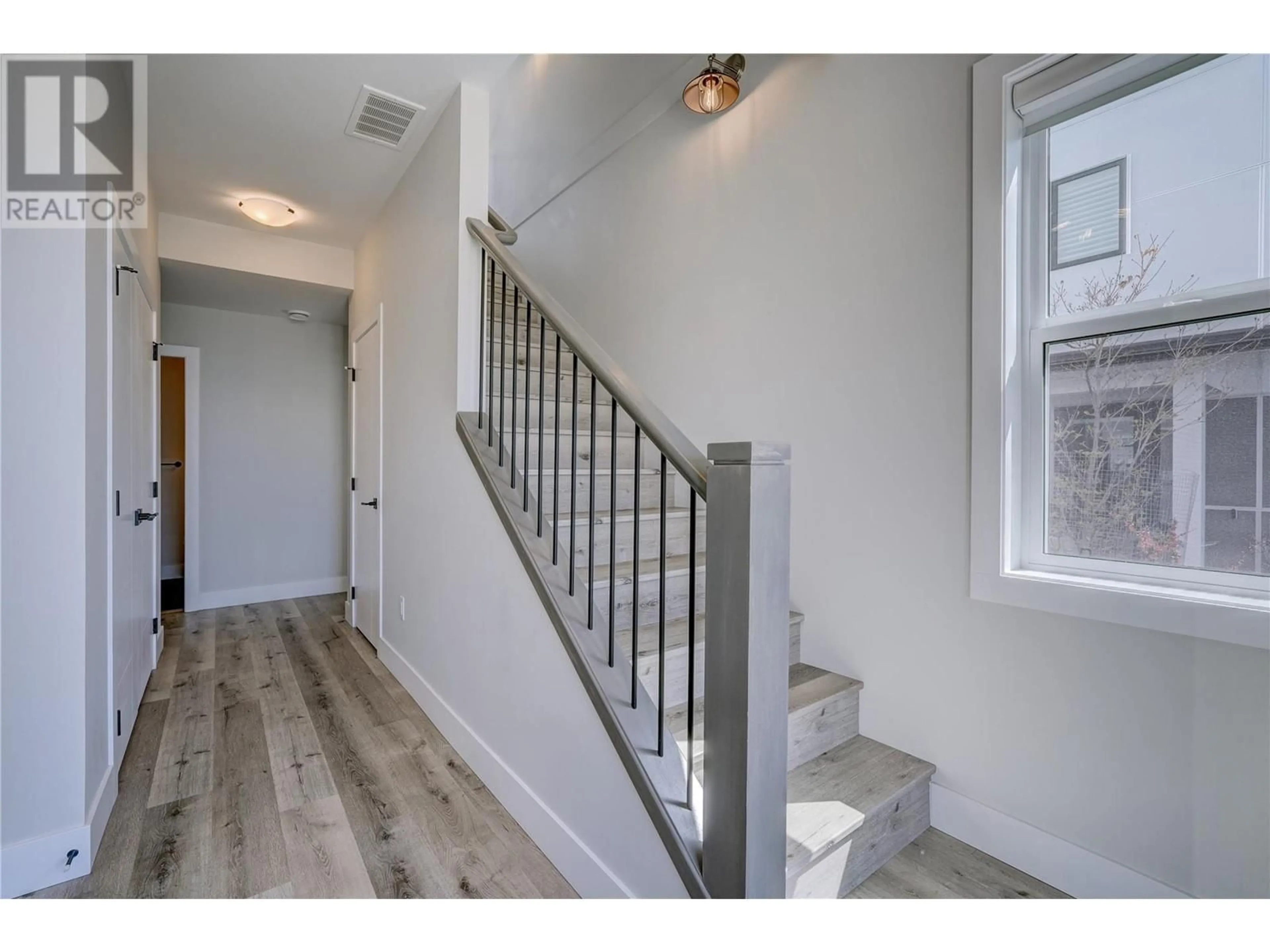 Indoor entryway for 1001 Antler Drive Unit# 101, Penticton British Columbia V2A0C8